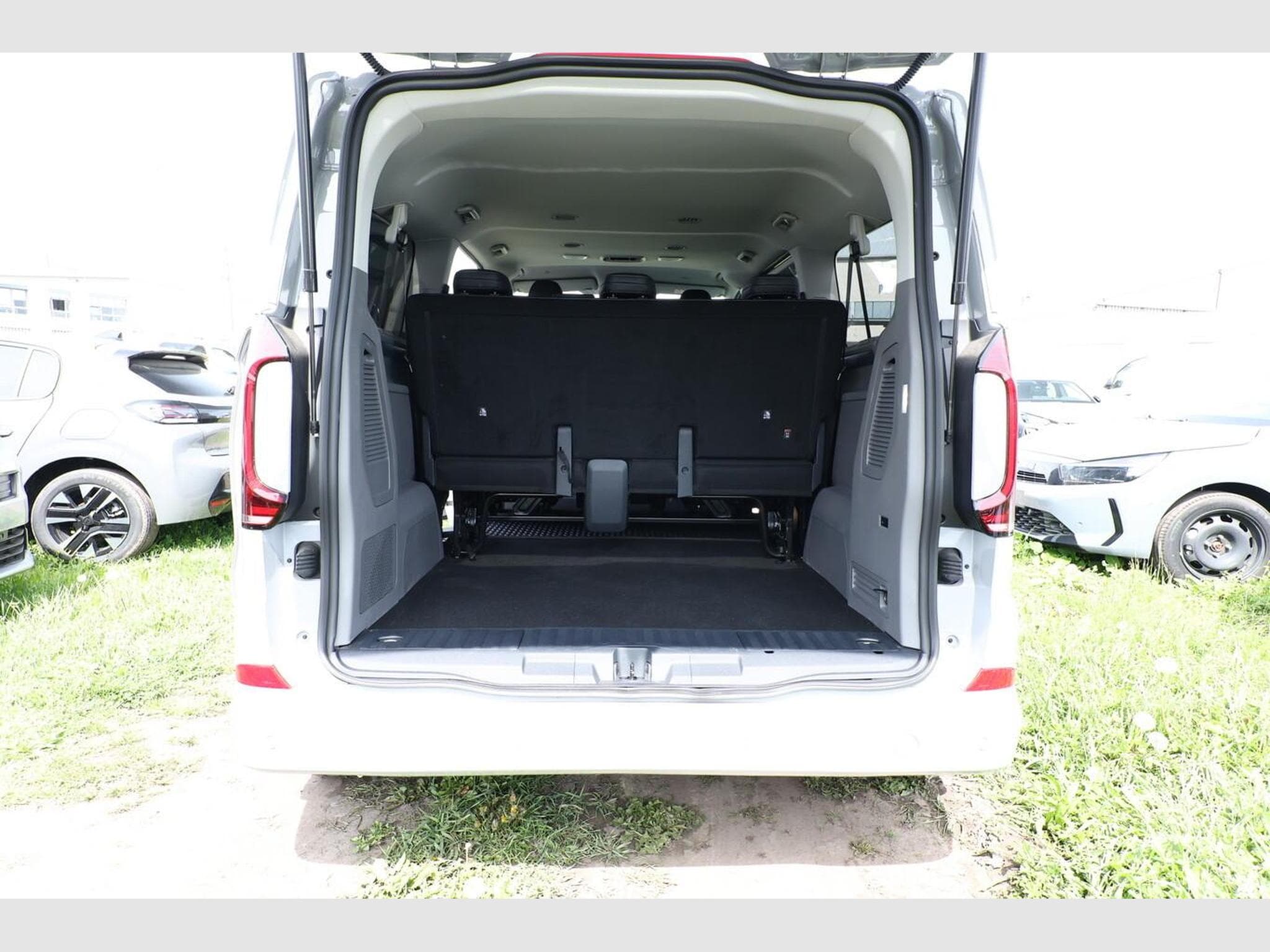 VW T7 Style (2026) - Photo 11