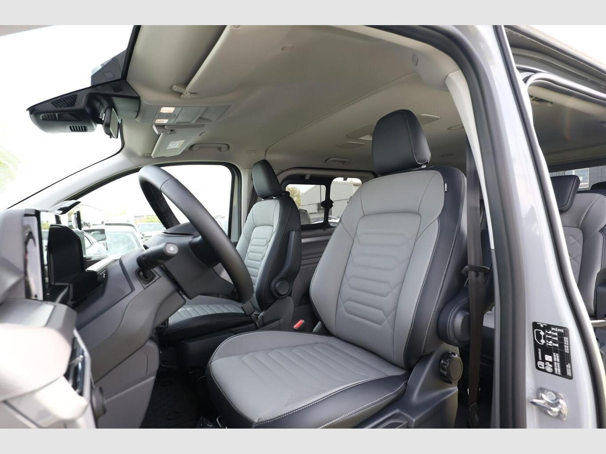 VW T7 Style (2026) - Photo 6