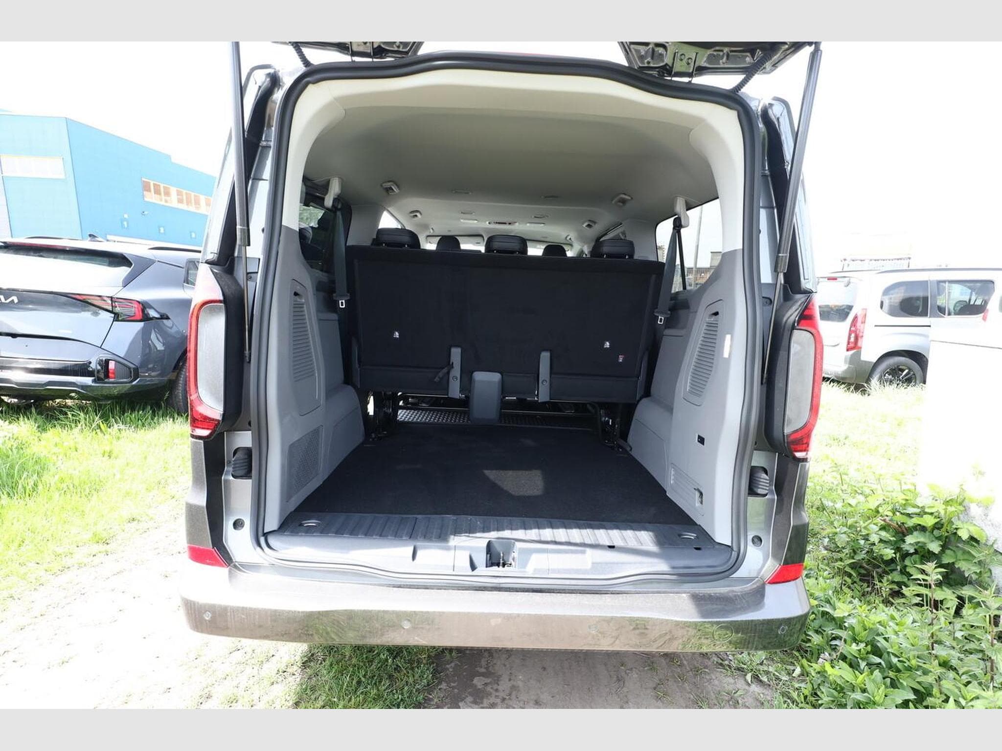 VW T7 Style (2026) - Photo 11