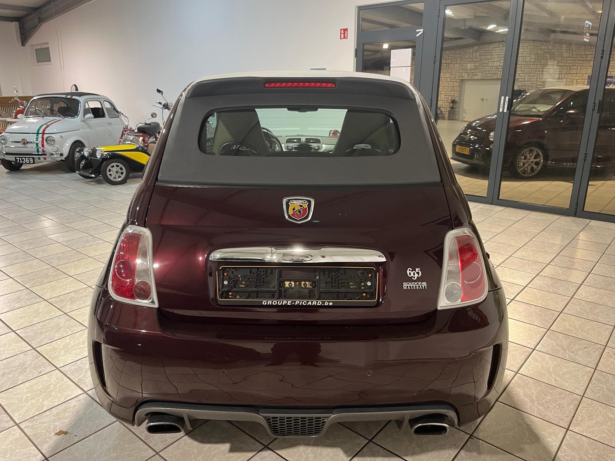 Abarth 695 695C Edizione Maserati numéroté 007/499 (2012) - Photo 3