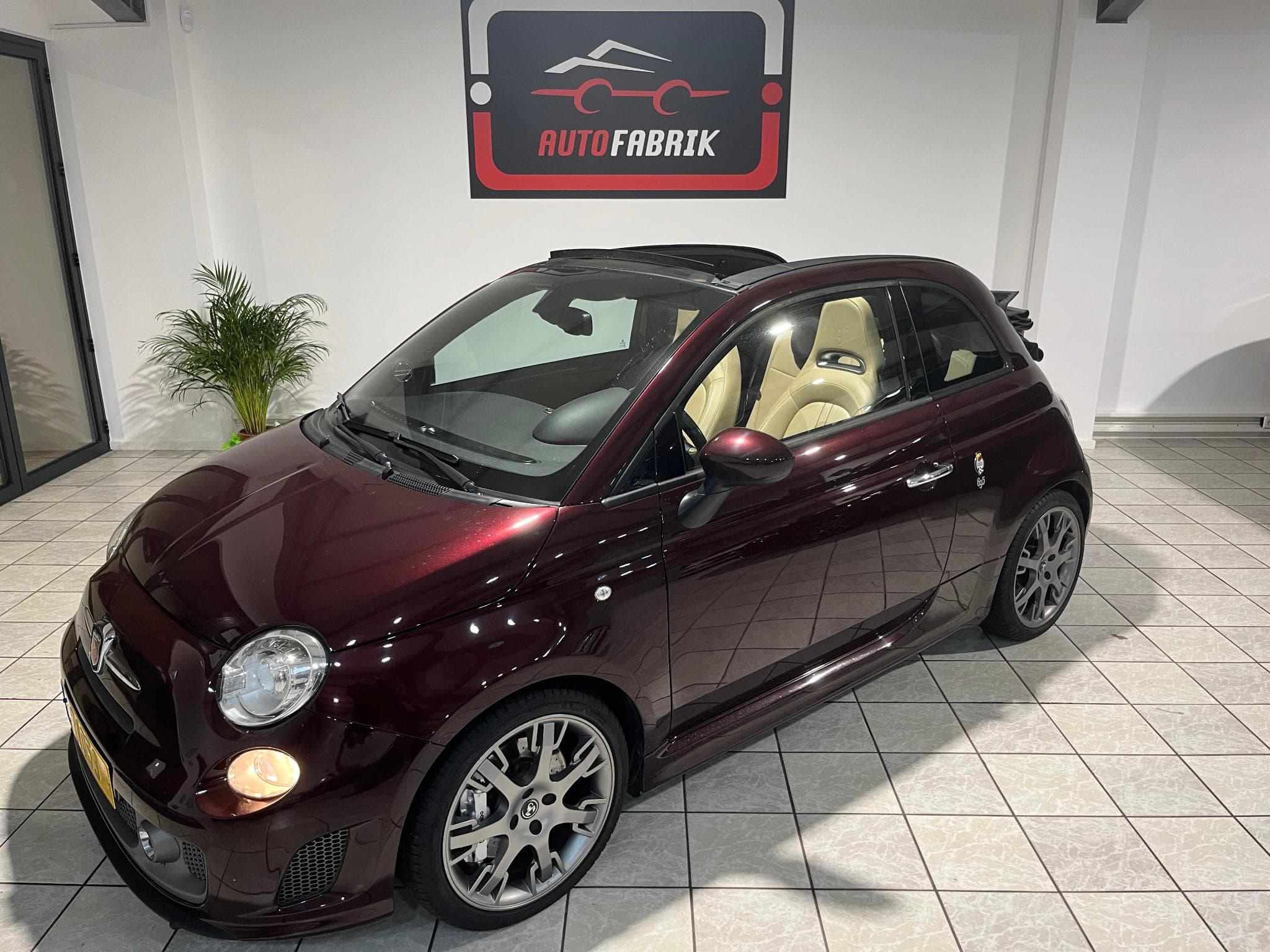 Abarth 695 695C Edizione Maserati numéroté 007/499 (2012) - Photo 5