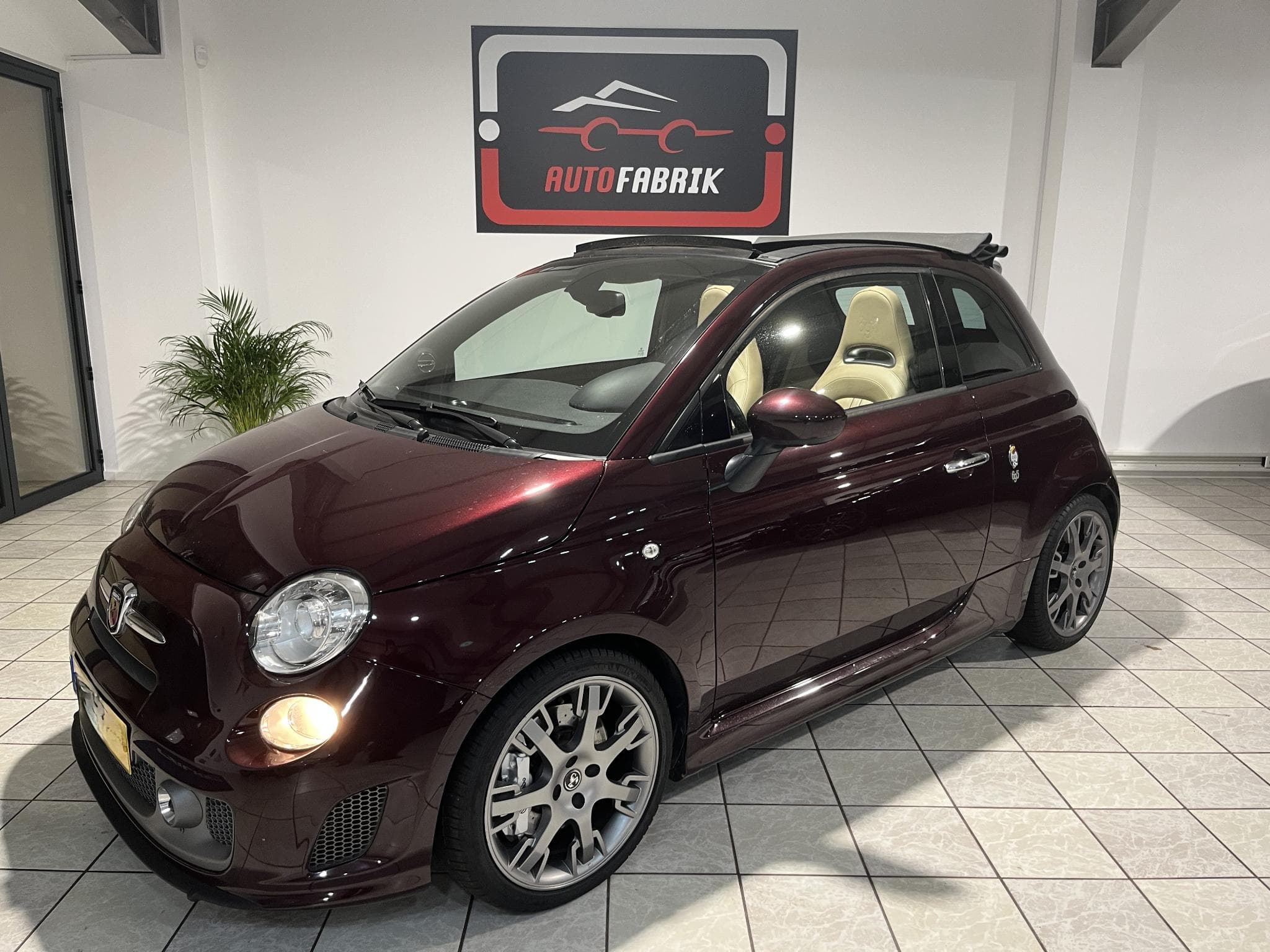 Abarth 695 695C Edizione Maserati numéroté 007/499 (2012) - Photo 9