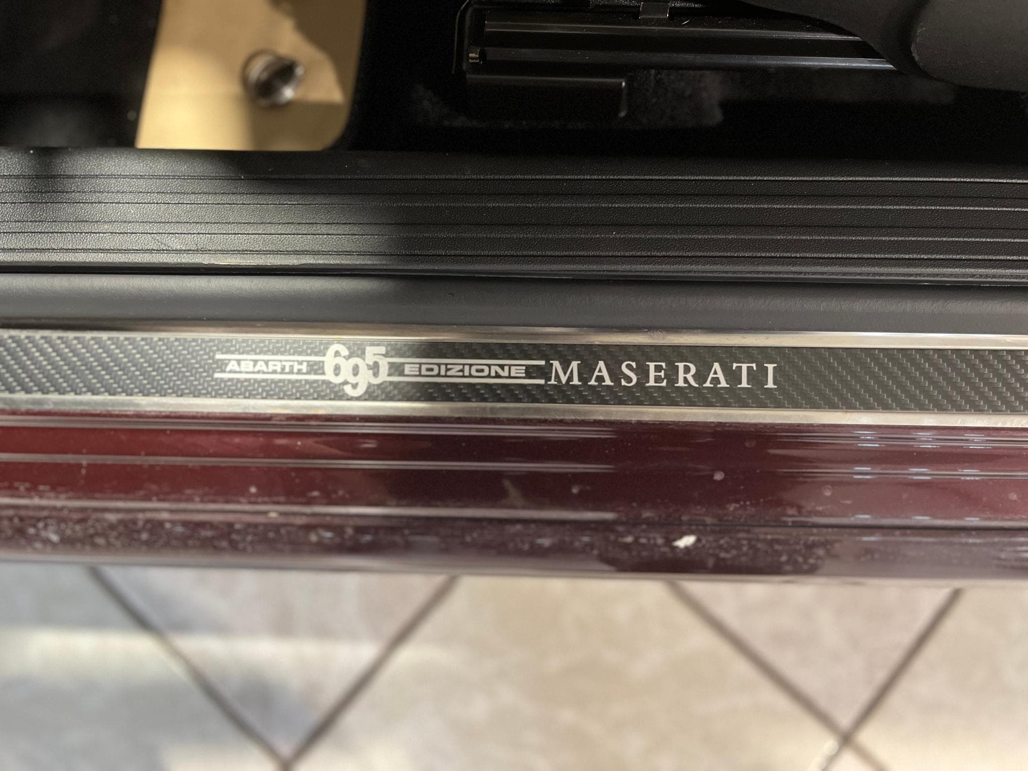 Abarth 695 695C Edizione Maserati numéroté 007/499 (2012) - Photo 15