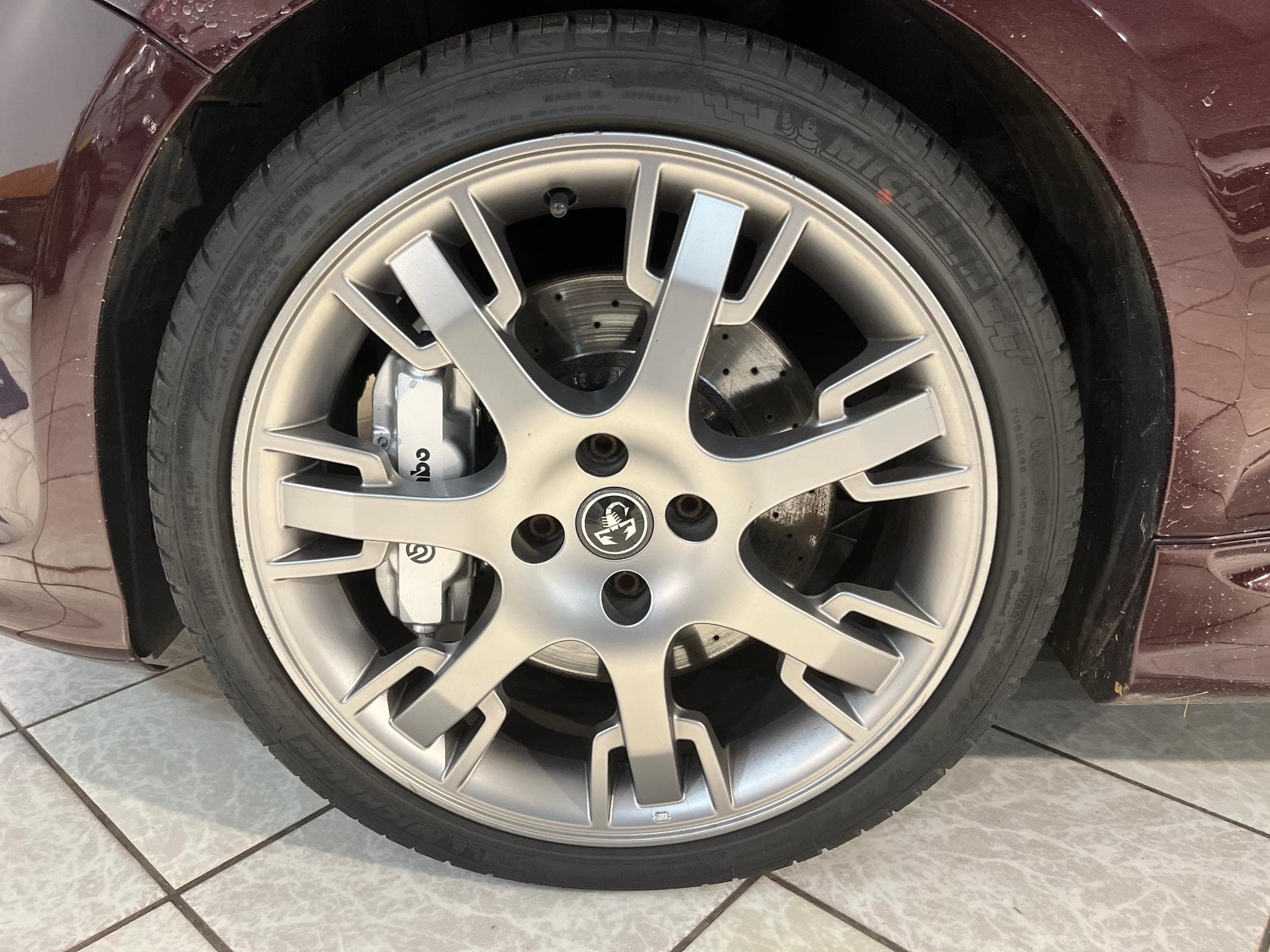 Abarth 695 695C Edizione Maserati numéroté 007/499 (2012) - Photo 18