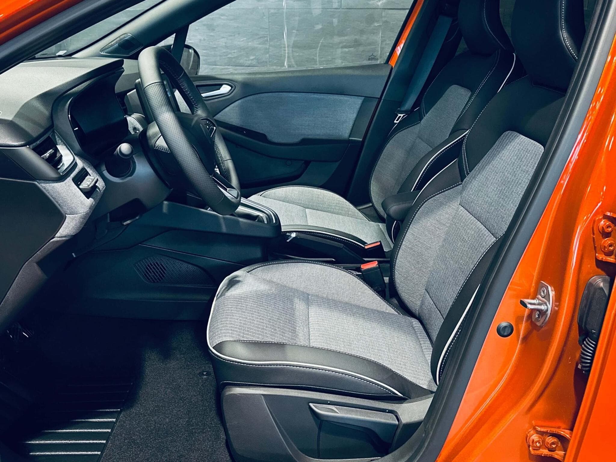 Renault Clio CLIO TCE GSR2 TECHNO (2025) - Photo 5