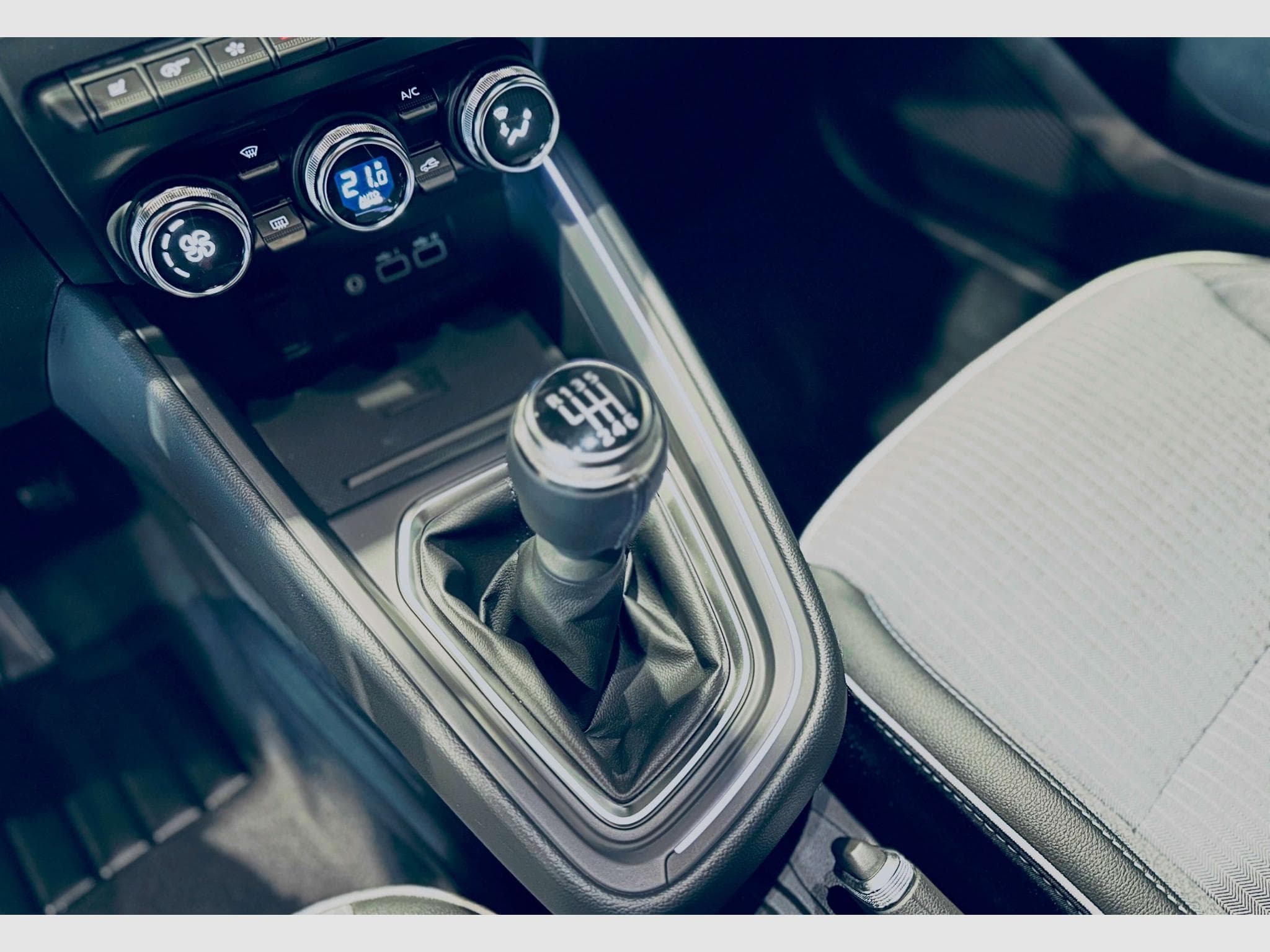 Renault Clio CLIO TCE GSR2 TECHNO (2025) - Photo 9