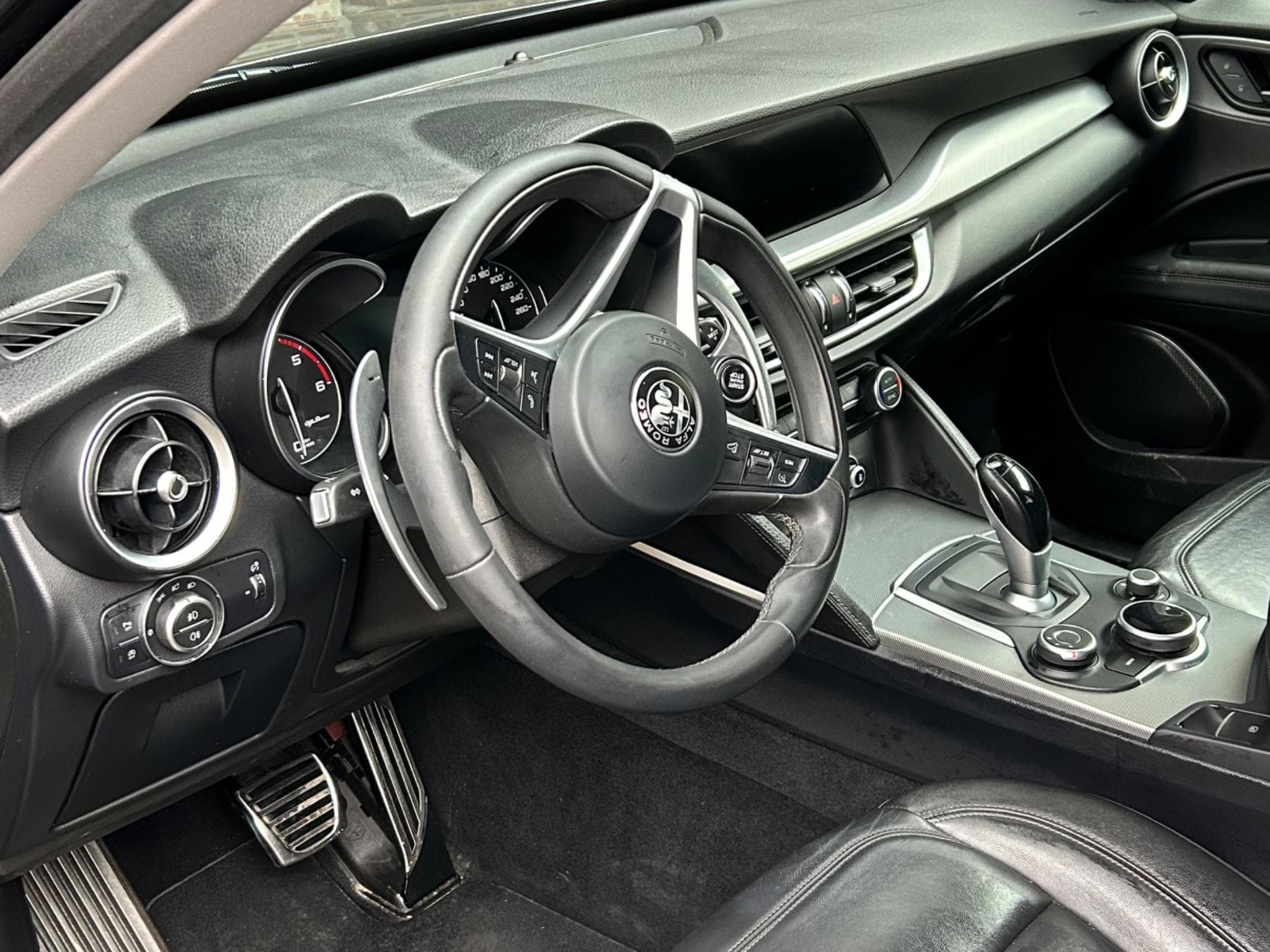 Alfa-Romeo Stelvio (2017) - Photo 5