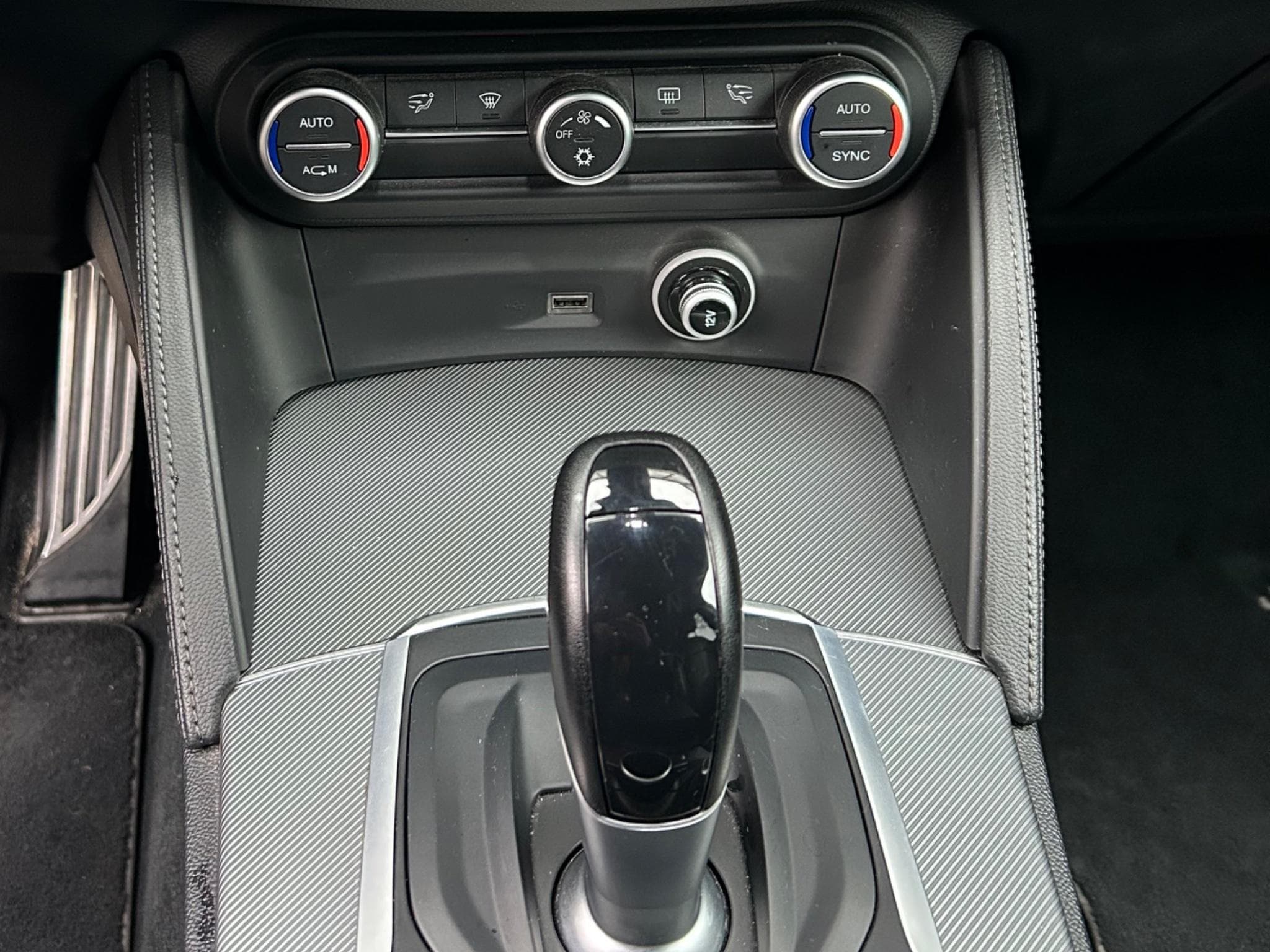 Alfa-Romeo Stelvio (2017) - Photo 7