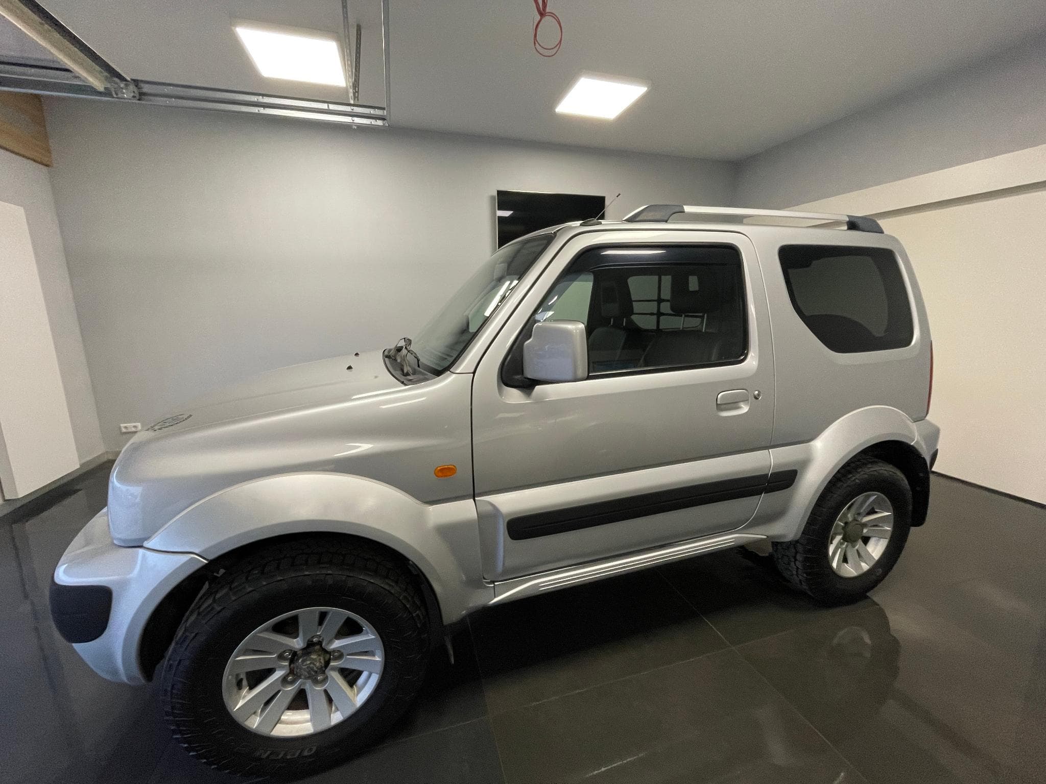 Suzuki Jimny (2010) - Photo 2