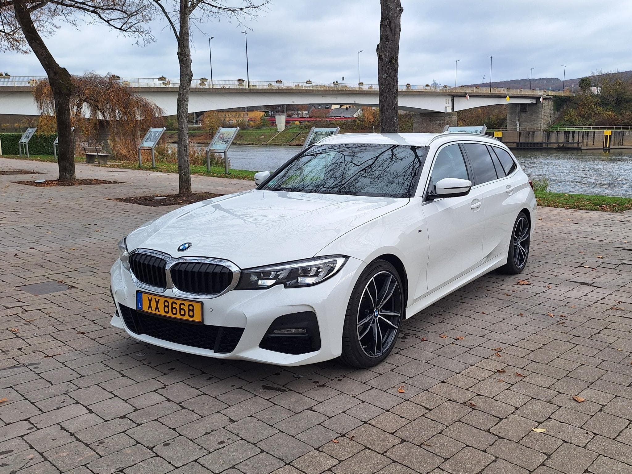 BMW 320 320d Touring M-Sport (2019) - Photo 1