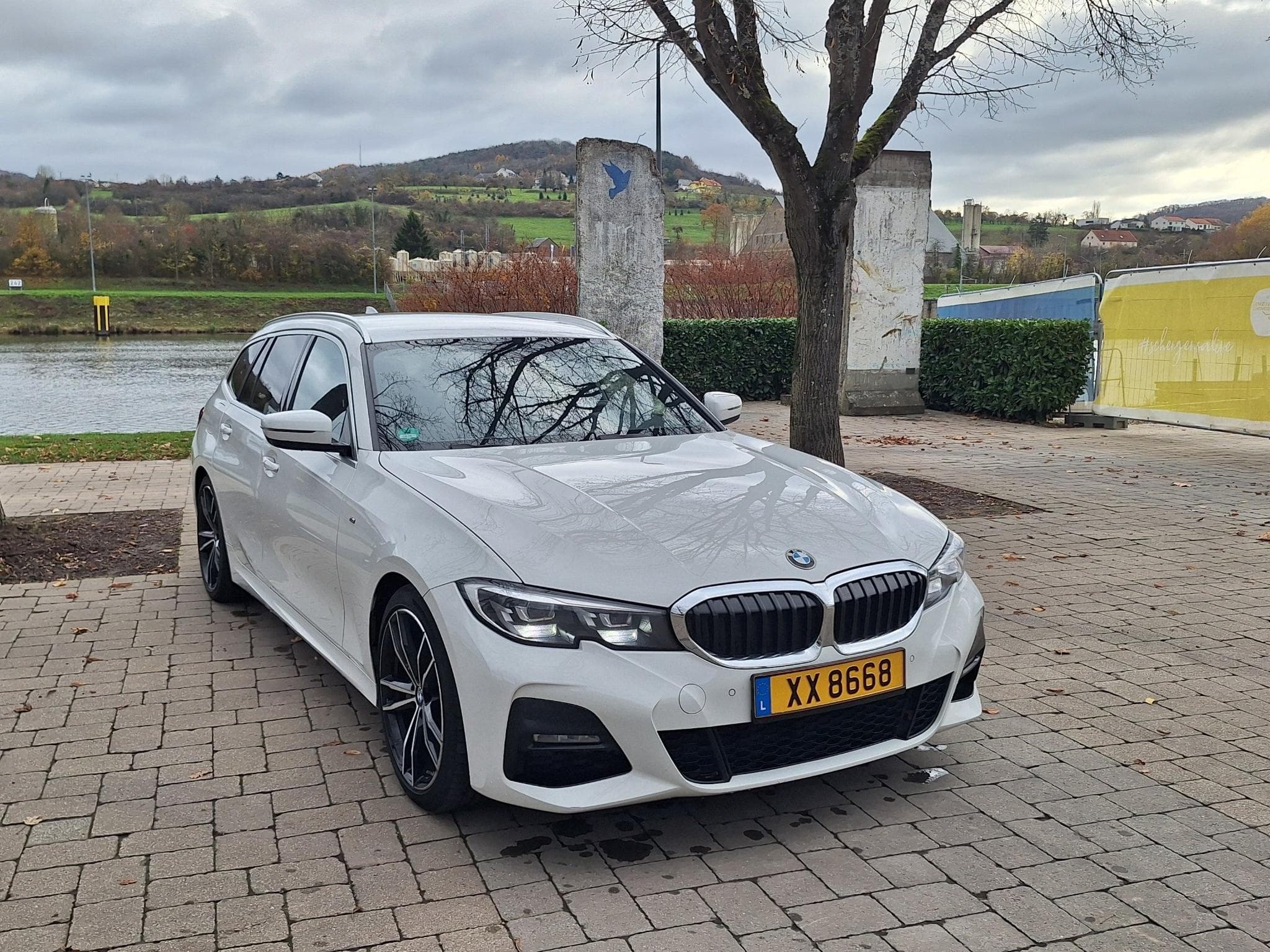 BMW 320 320d Touring M-Sport (2019) - Photo 2