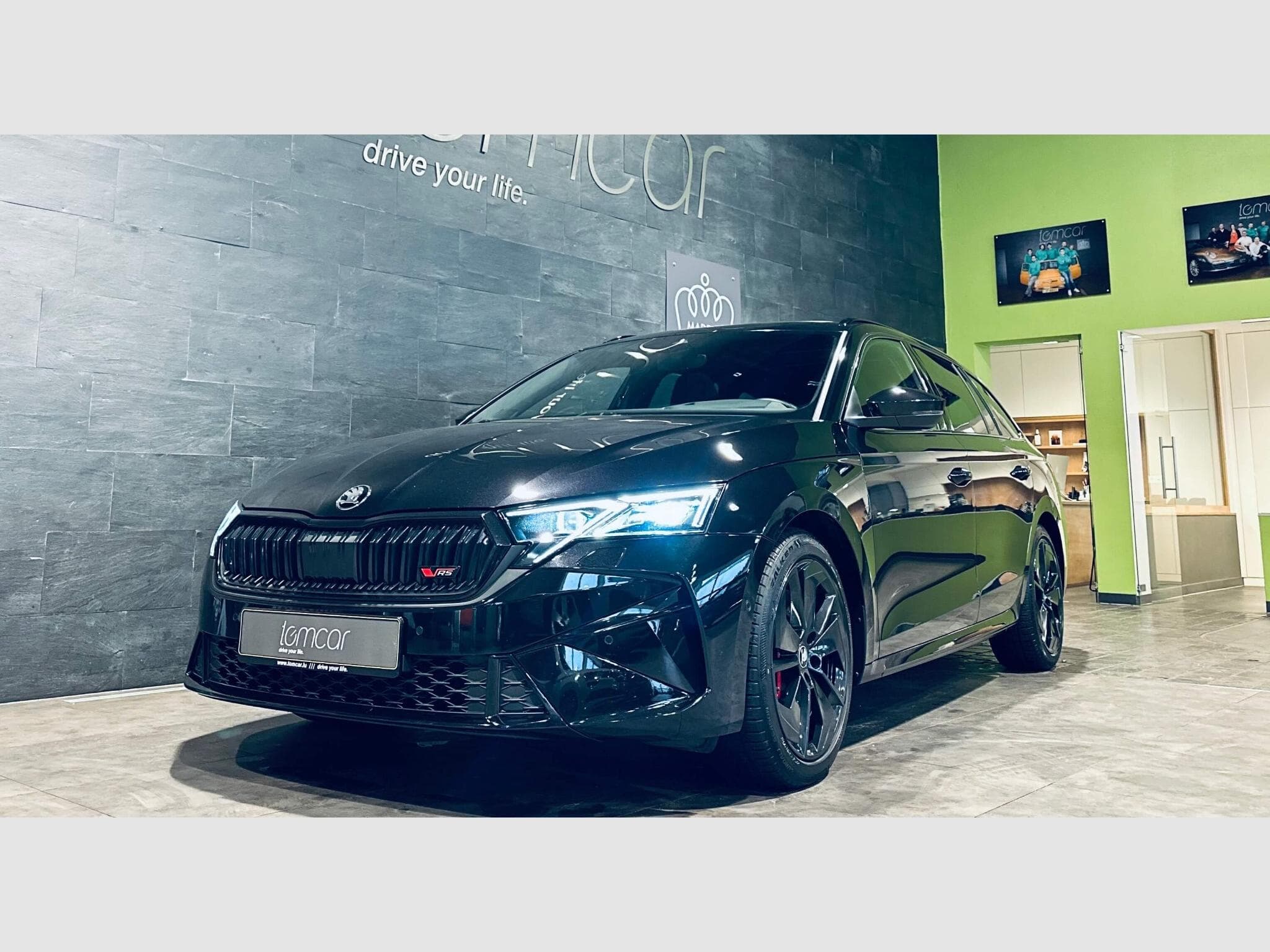 Skoda Octavia OCTAVIA RS BREAK TSI DSG (2025) - Photo 2