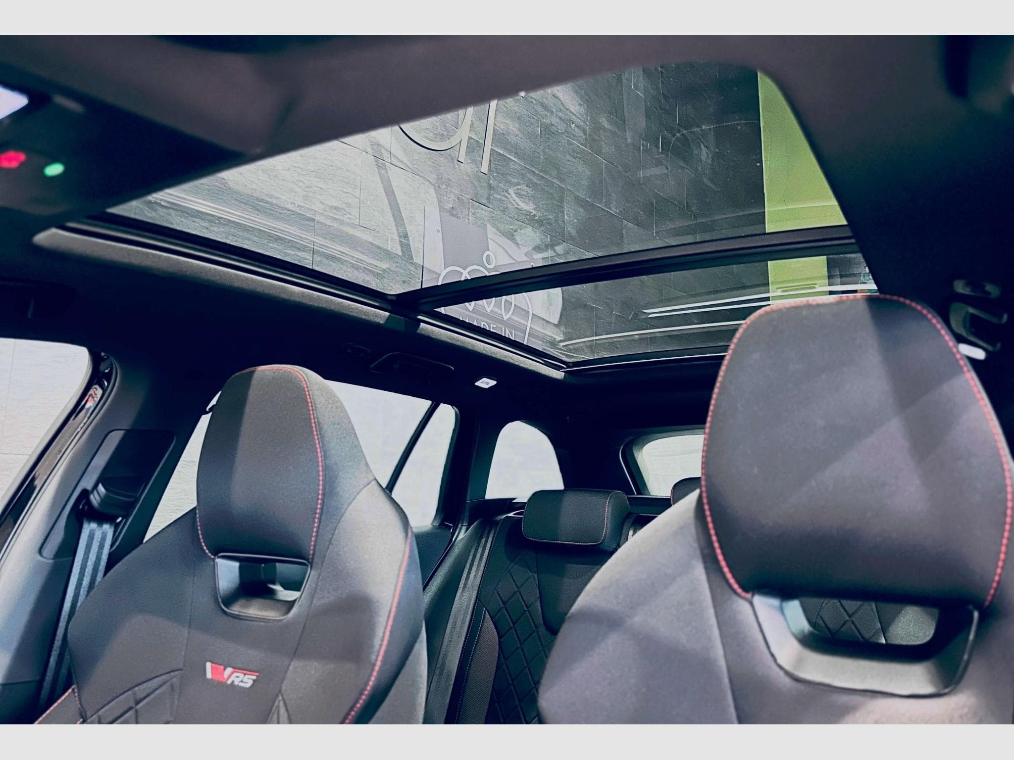 Skoda Octavia OCTAVIA RS BREAK TSI DSG (2025) - Photo 12