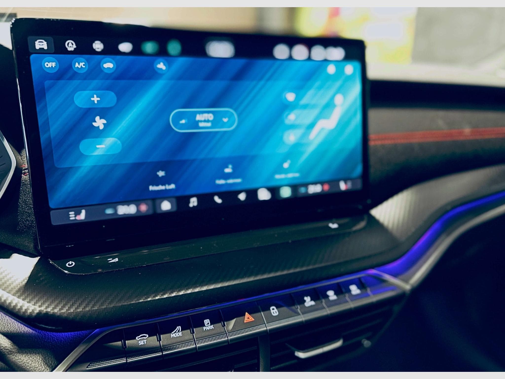 Skoda Octavia OCTAVIA RS BREAK TSI DSG (2025) - Photo 10