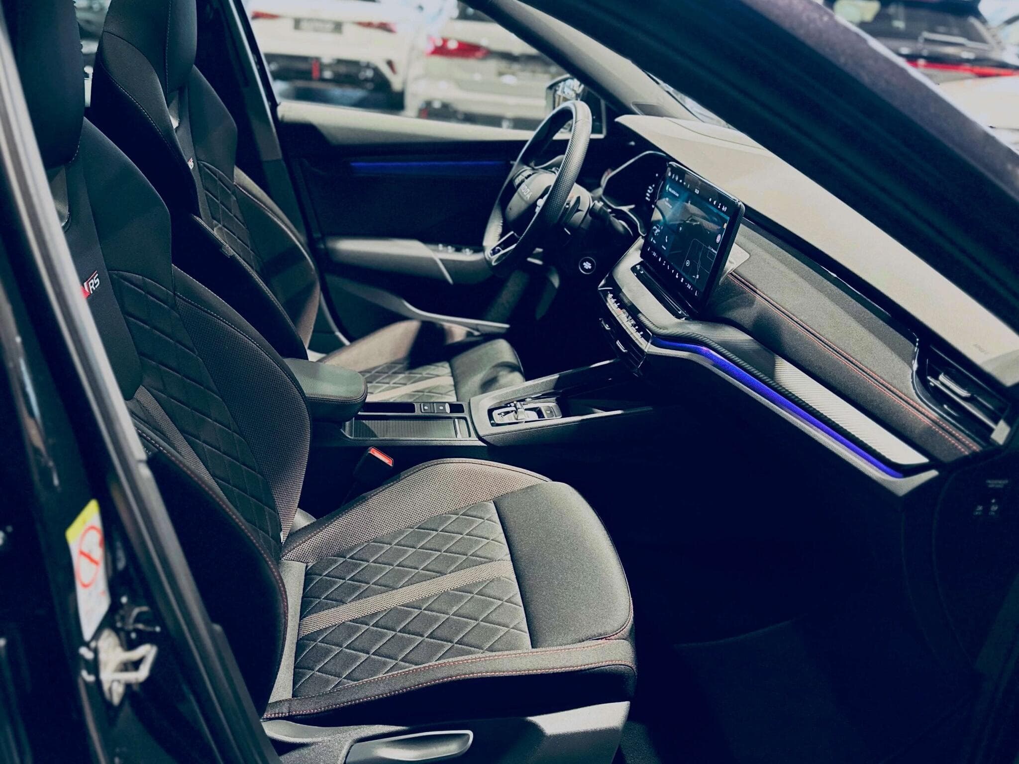 Skoda Octavia OCTAVIA RS BREAK TSI DSG (2025) - Photo 13