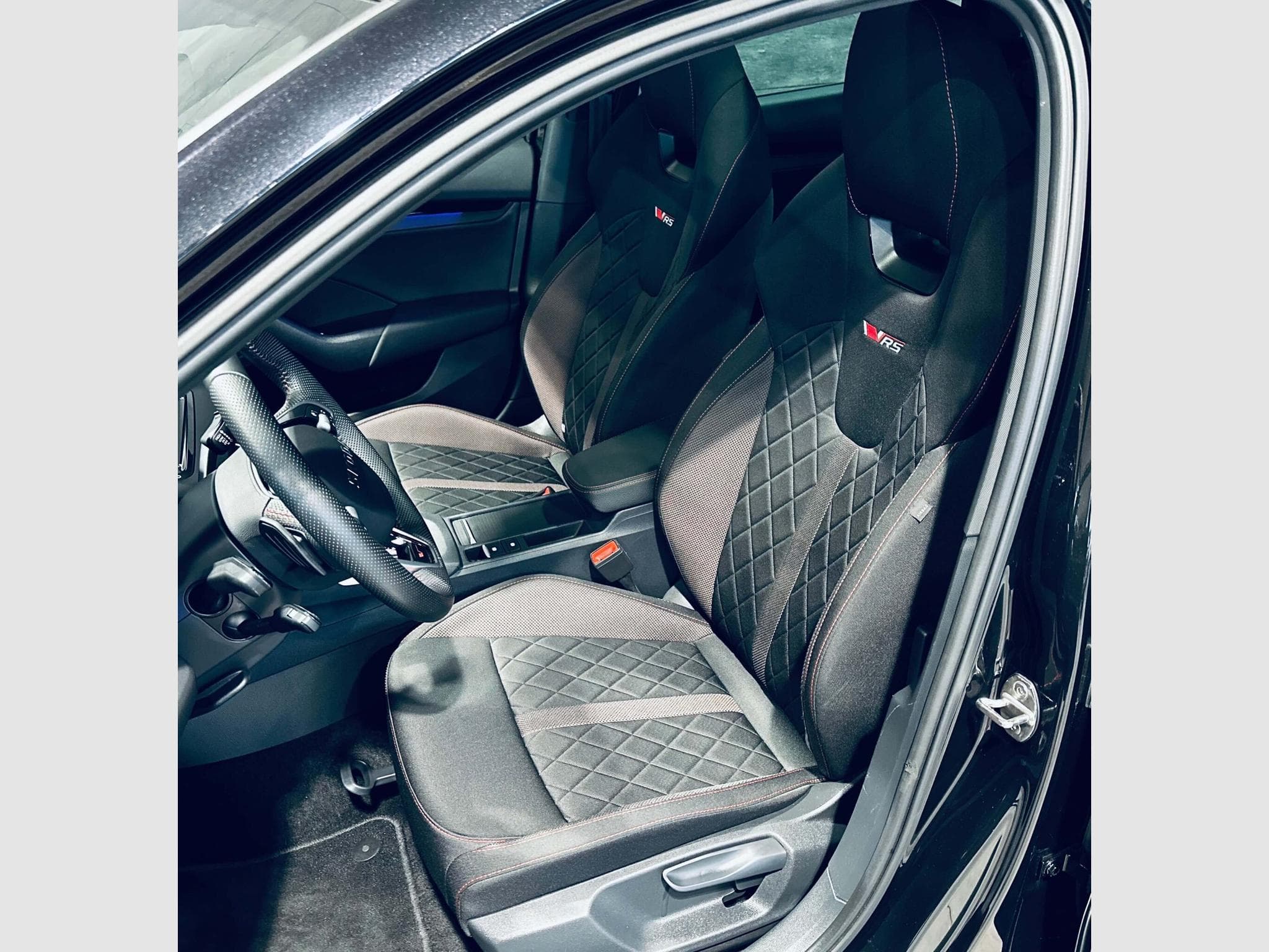 Skoda Octavia OCTAVIA RS BREAK TSI DSG (2025) - Photo 7