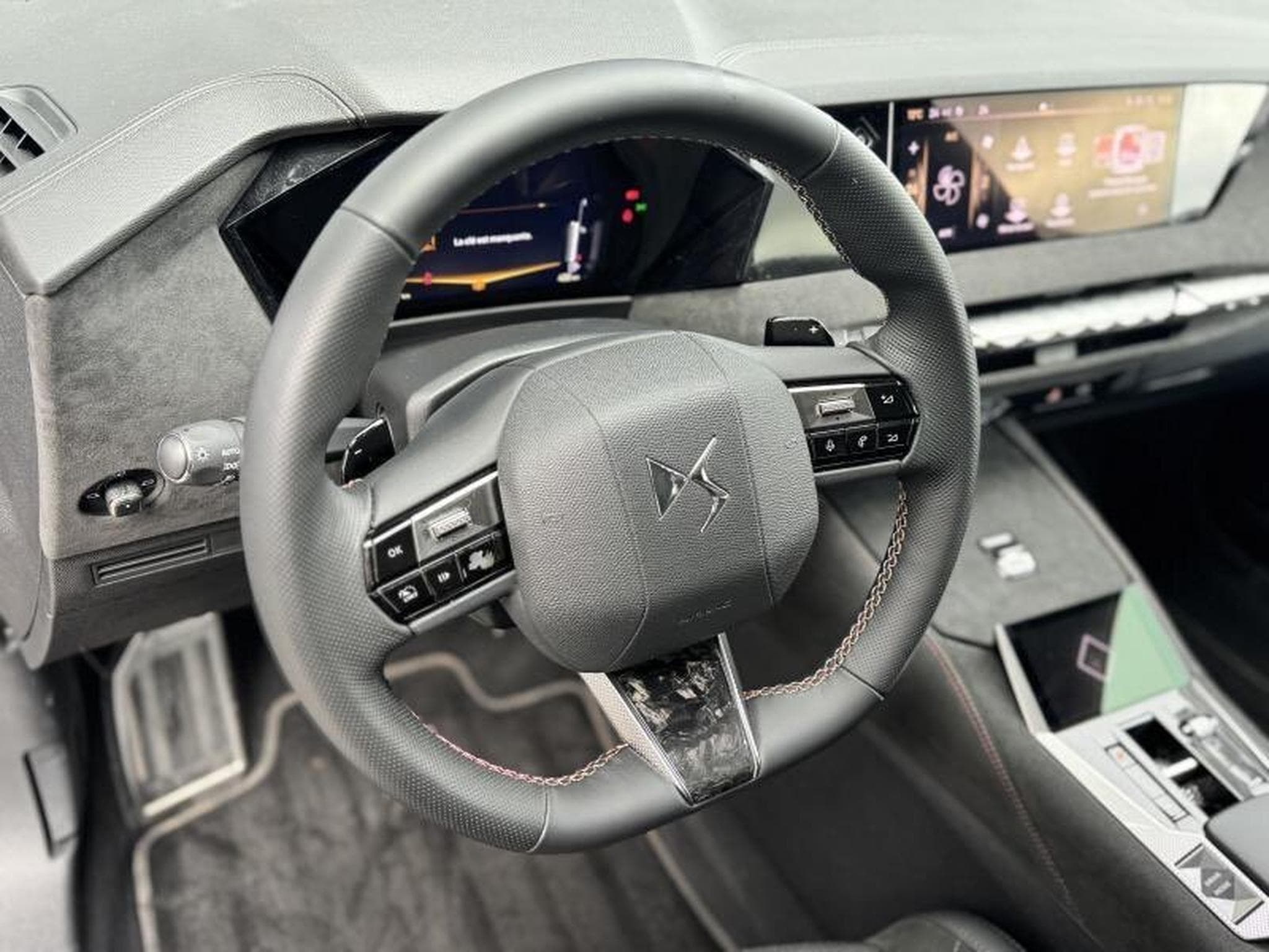 Citroën DS 4 PERFORMANCE LINE+ 181CV (2022) - Photo 4