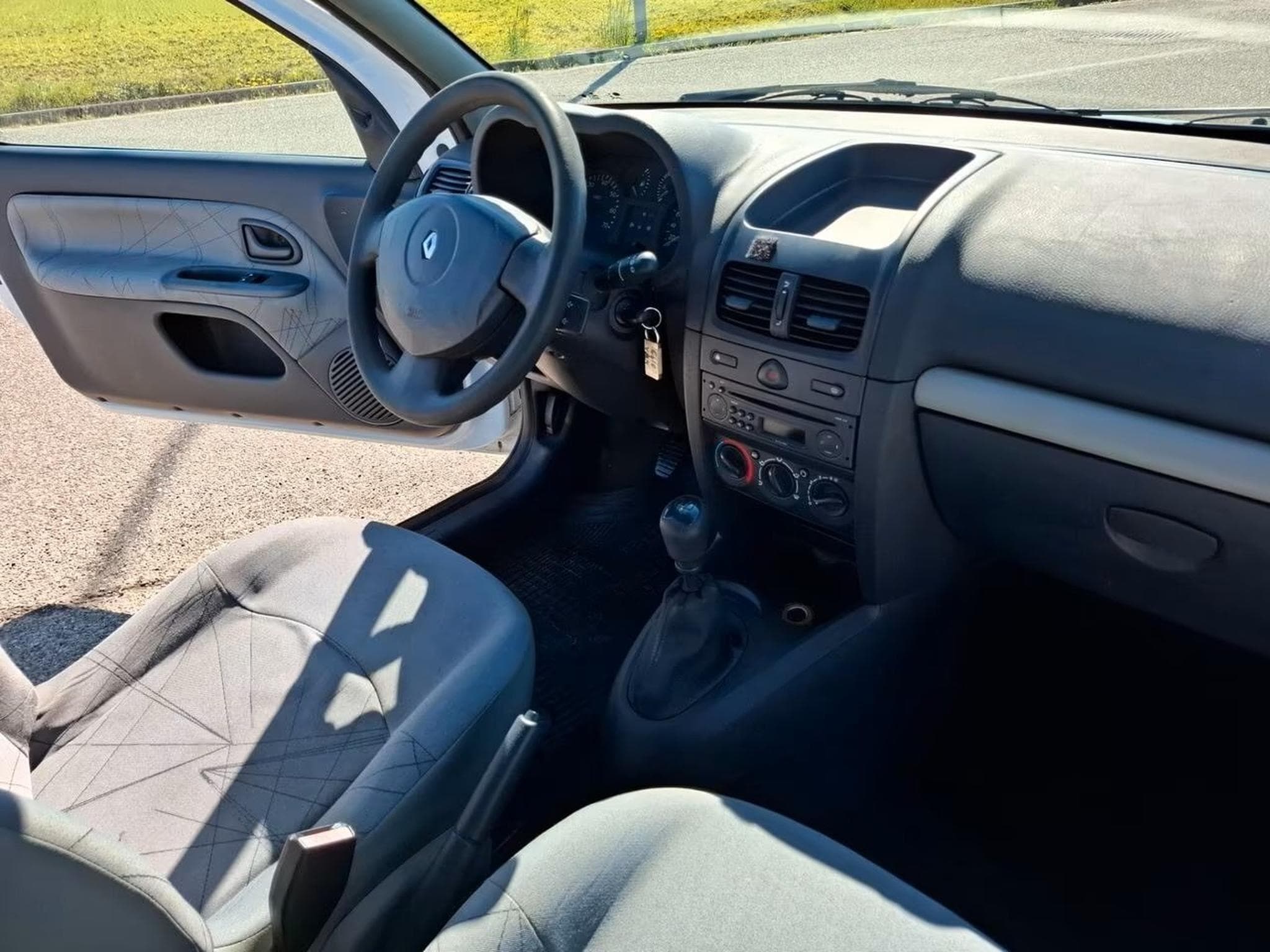 Renault Clio 1.5 dCi 65CV cat 3p. Van (2002) - Foto 2