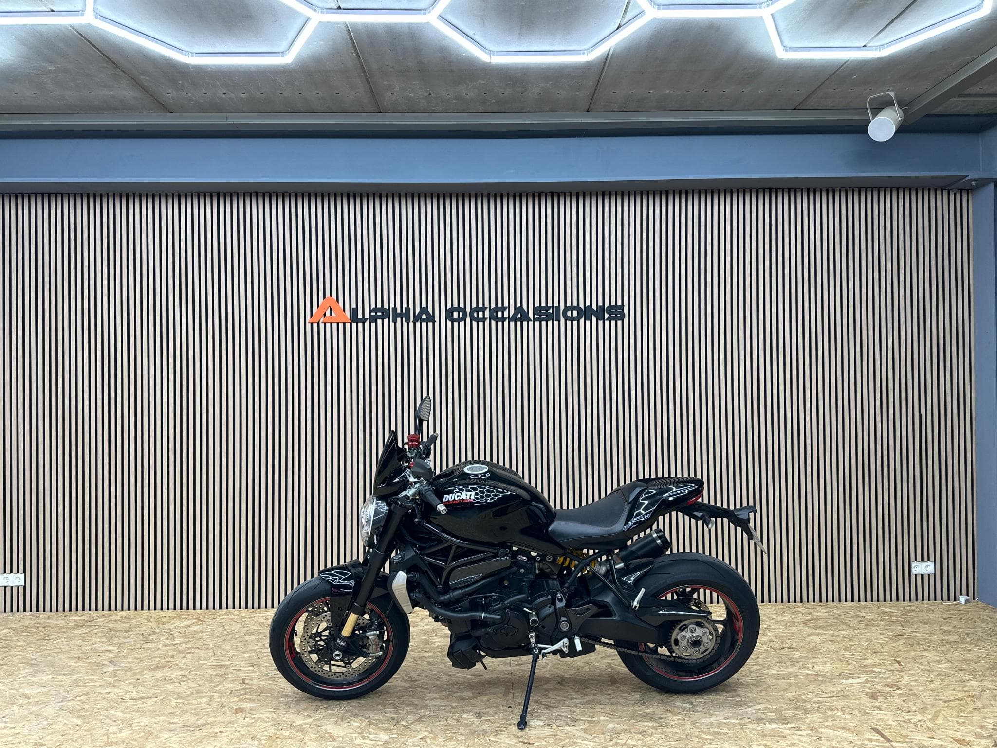 Ducati Monster 1200 R (2018) - Photo 2