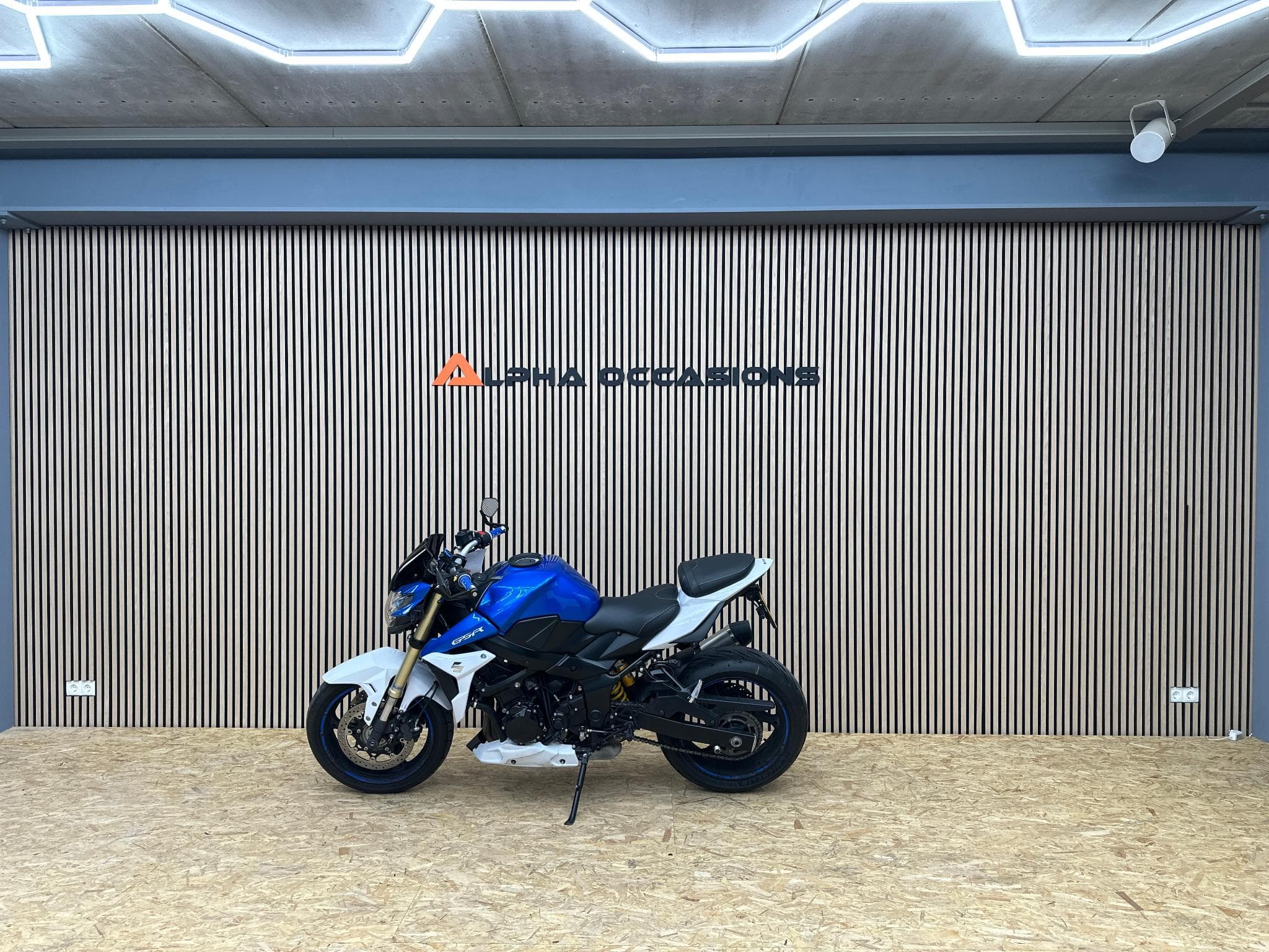 Suzuki GSR 750 (2013) - Photo 2