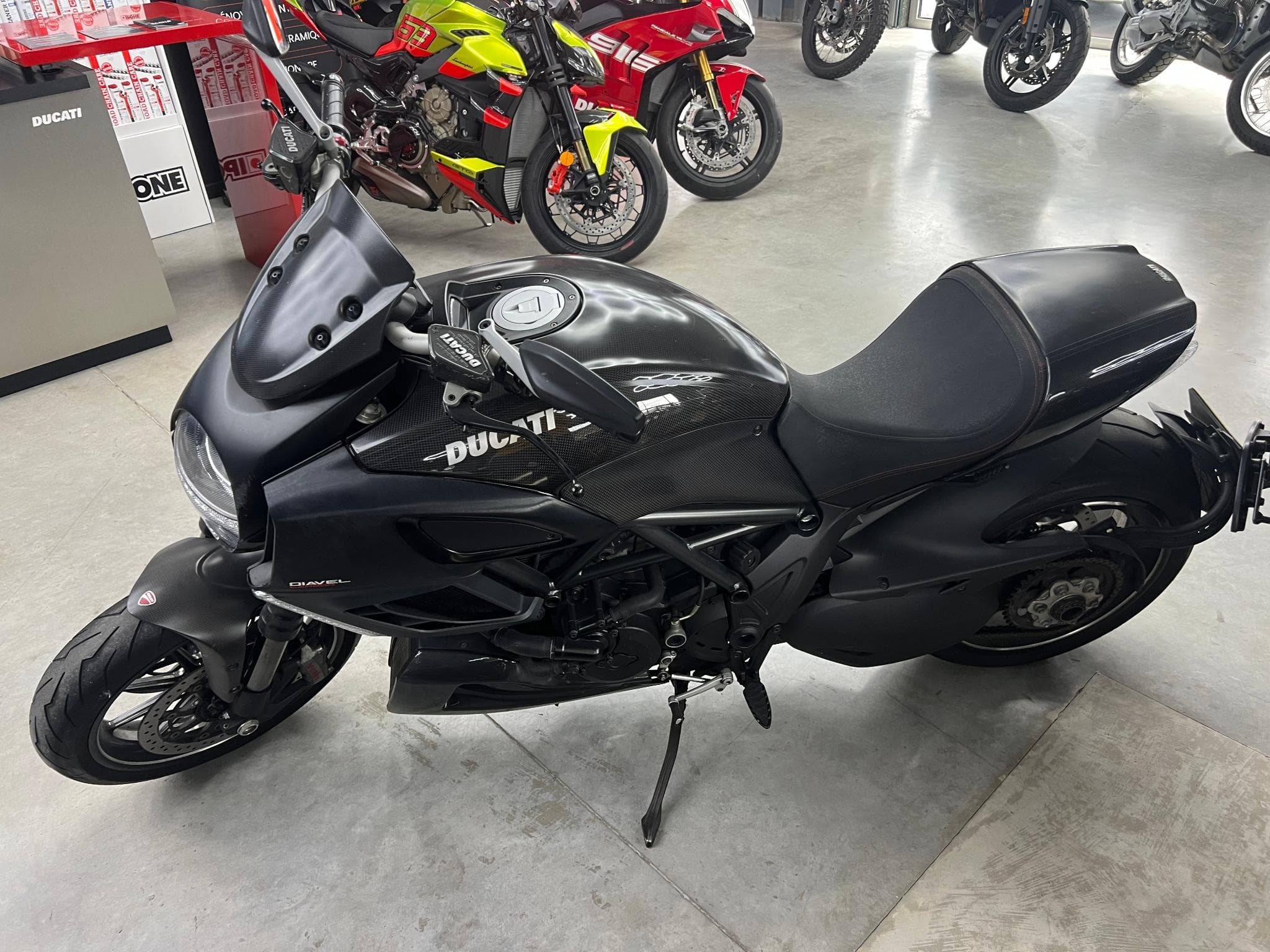 Ducati Diavel 1200 CARBON (2013) - Photo 2