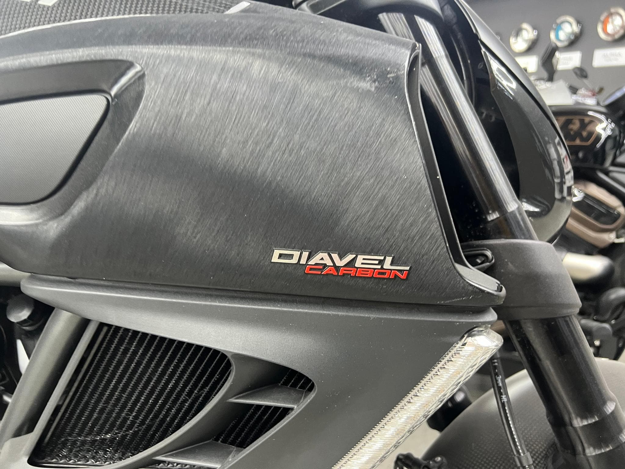 Ducati Diavel 1200 CARBON (2013) - Photo 3