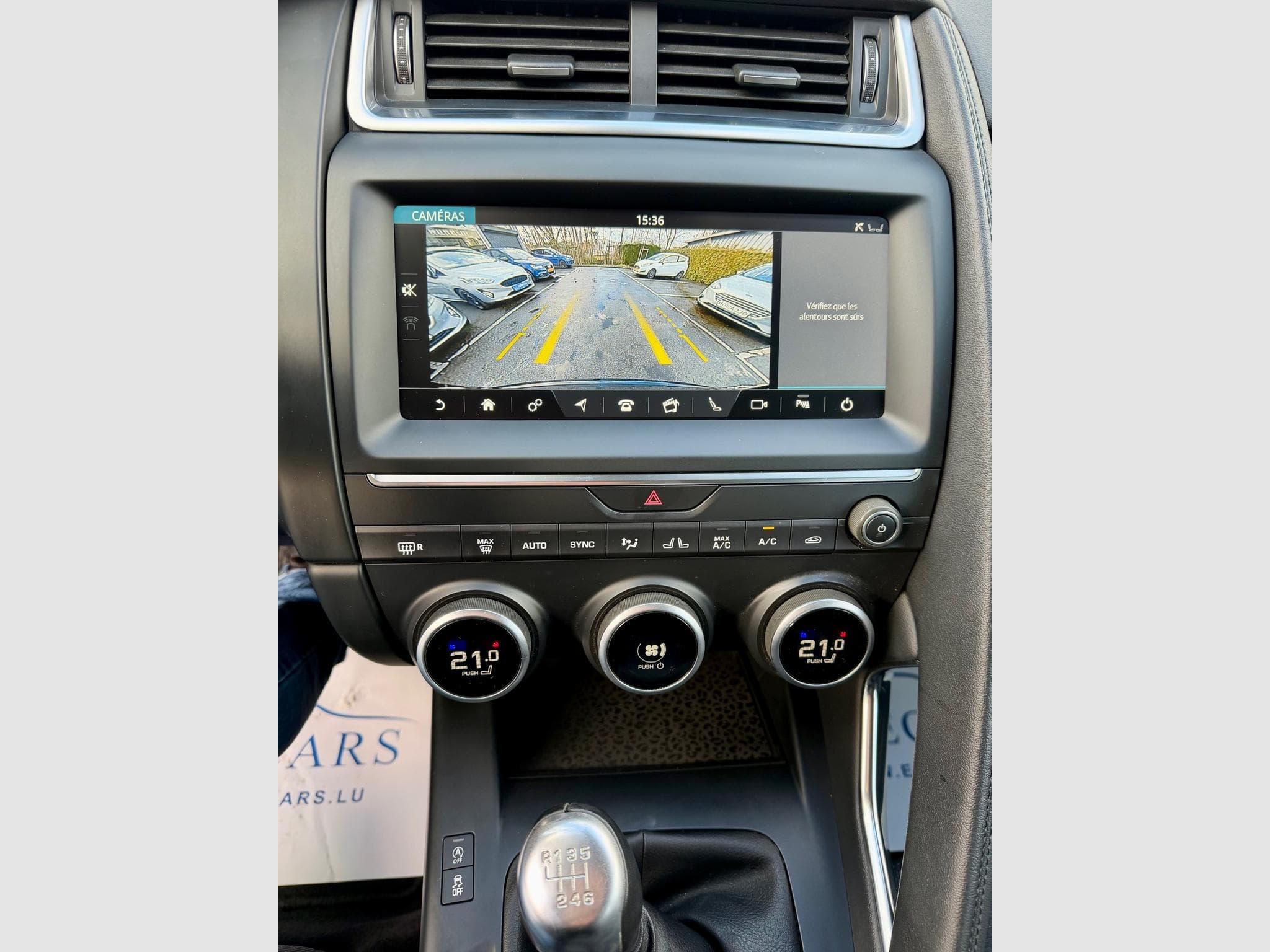 Jaguar E-Pace 2.0D 150 NAVI/CAM/LED (2020) - Photo 13