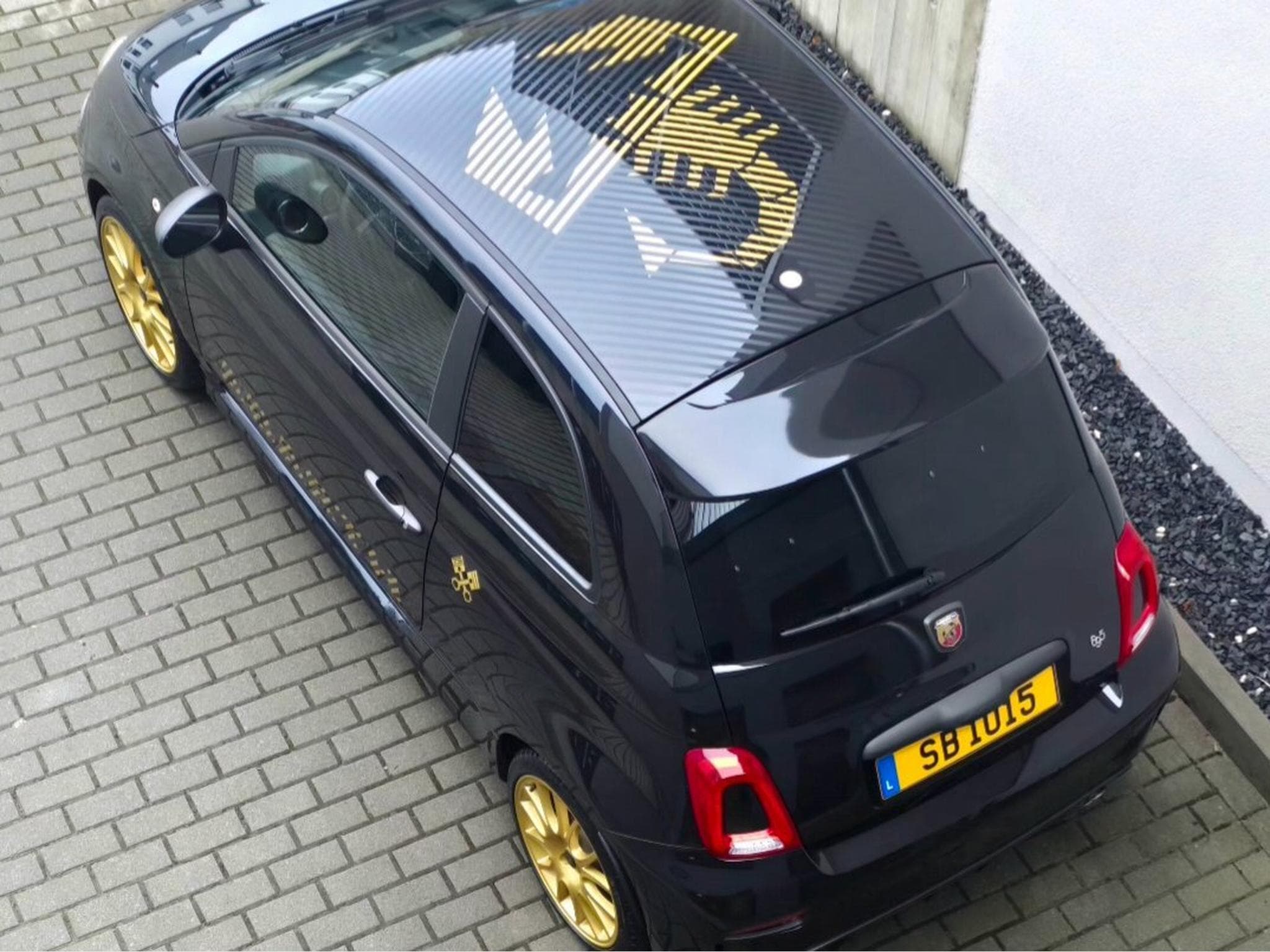 Abarth 695 695 75 Anniversario (2024) - Photo 2