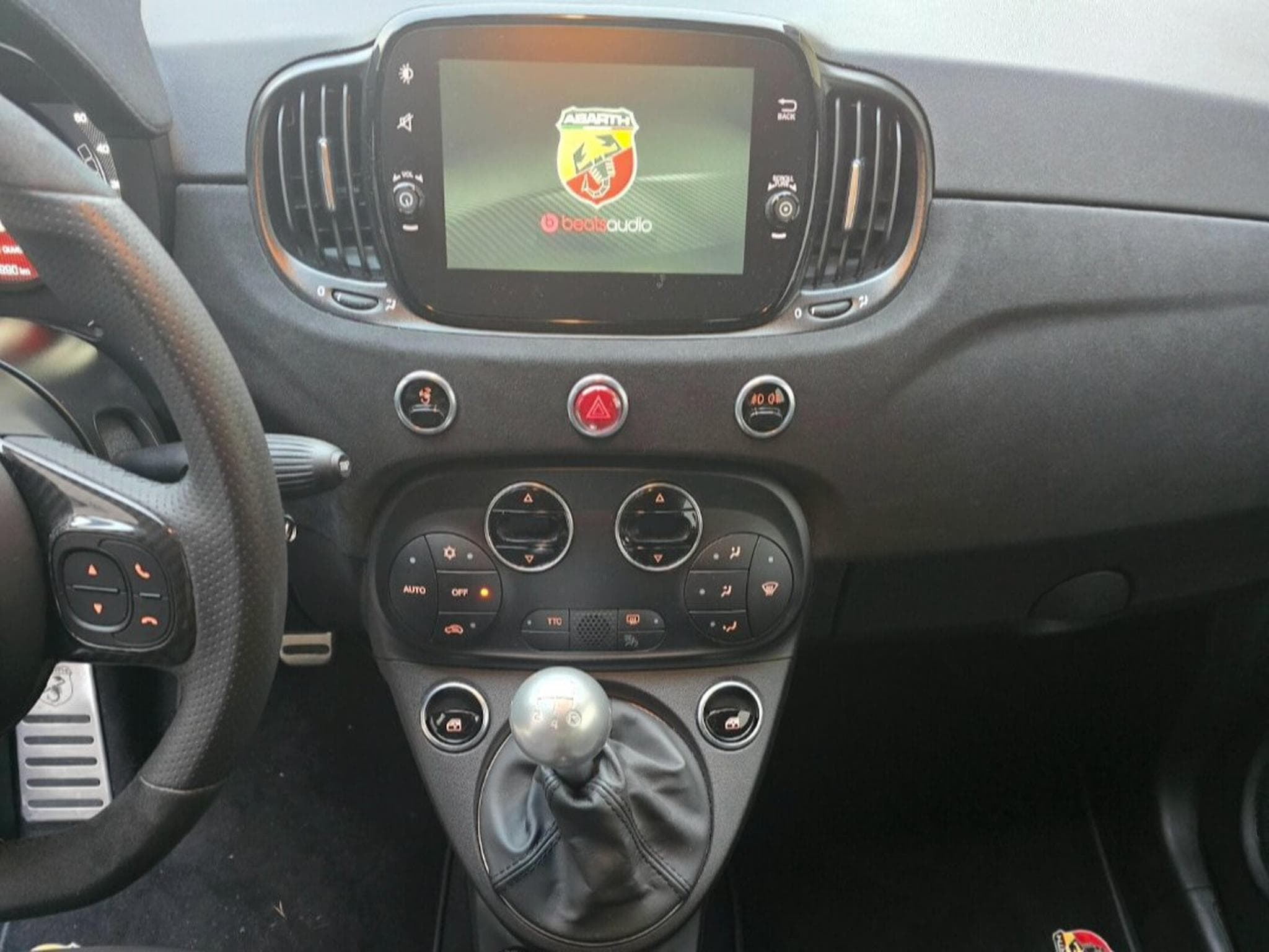 Abarth 695 695 75 Anniversario (2024) - Photo 3