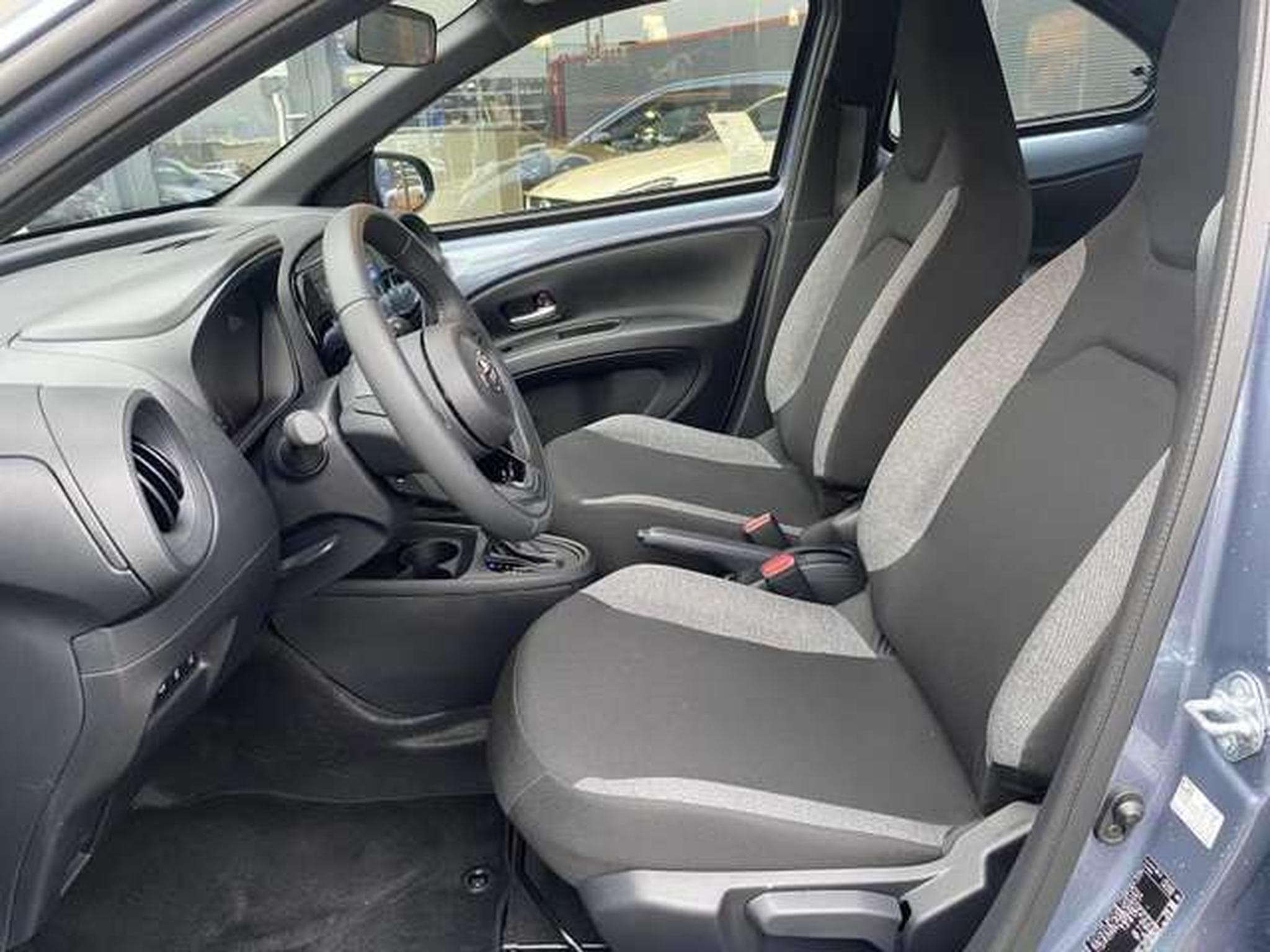 Toyota Aygo Play Comfort Pack - JUSQU'A 48 MOIS DE GARANTIE (2025) - Foto 12