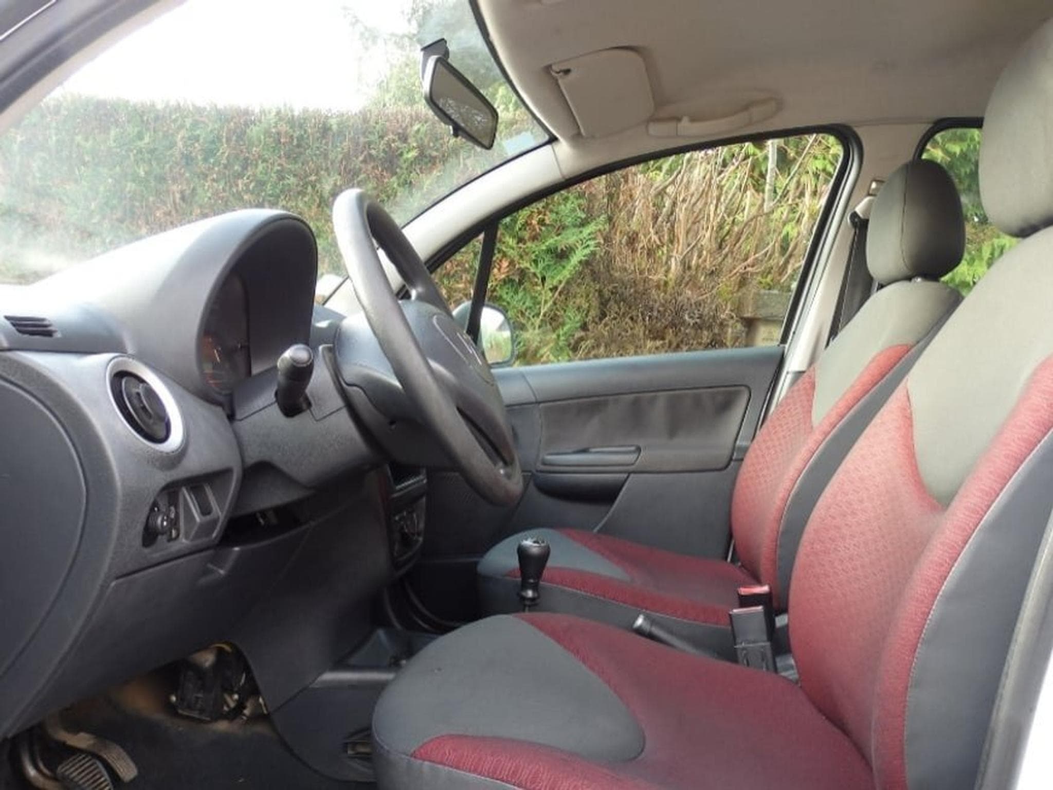 Citroën C4 1.4 HDi(70ch)Confort (2010) - Foto 2