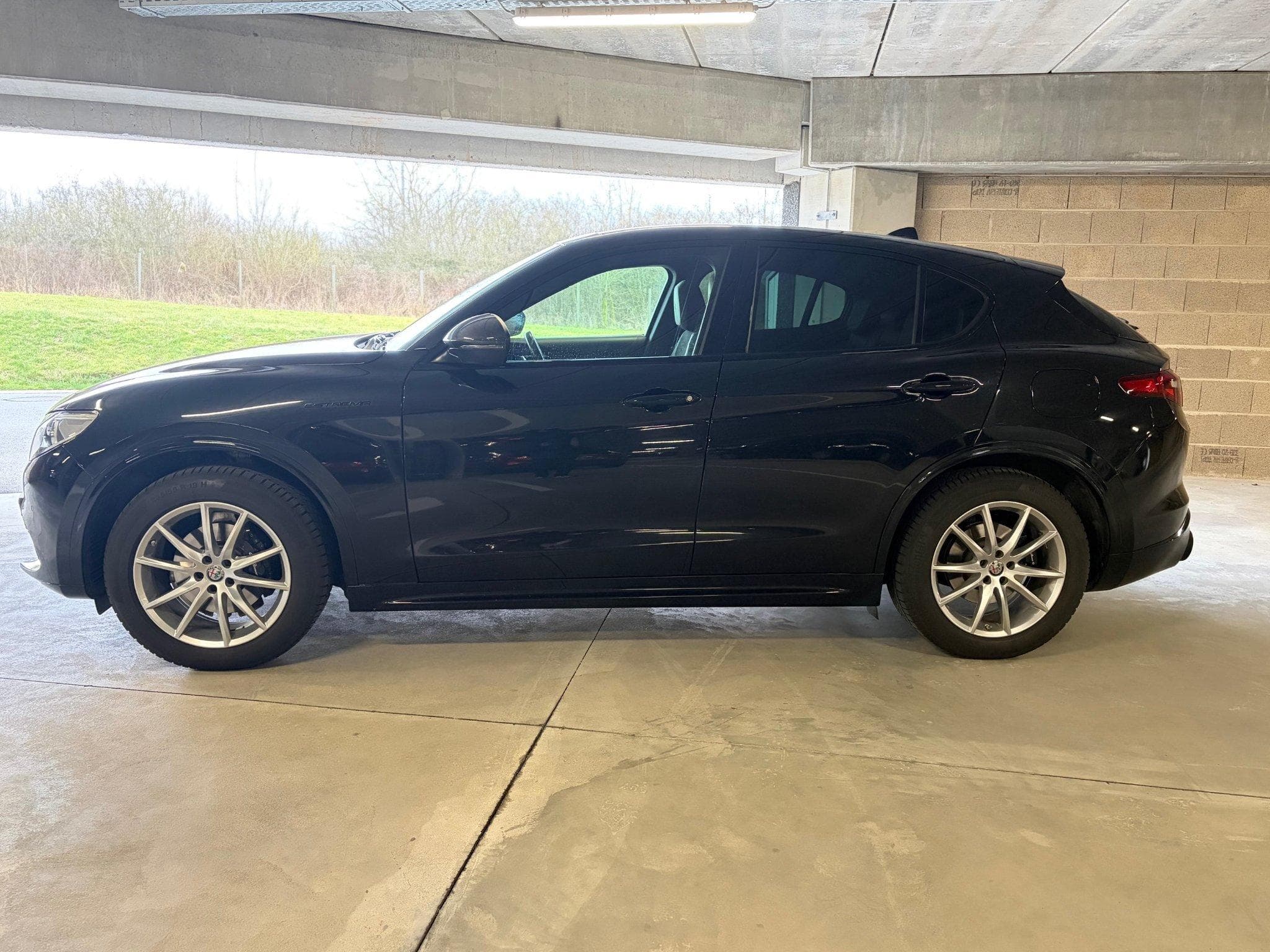 Alfa-Romeo Stelvio Estrema 2.0 TB 280ps Q4 (2022) - Photo 2