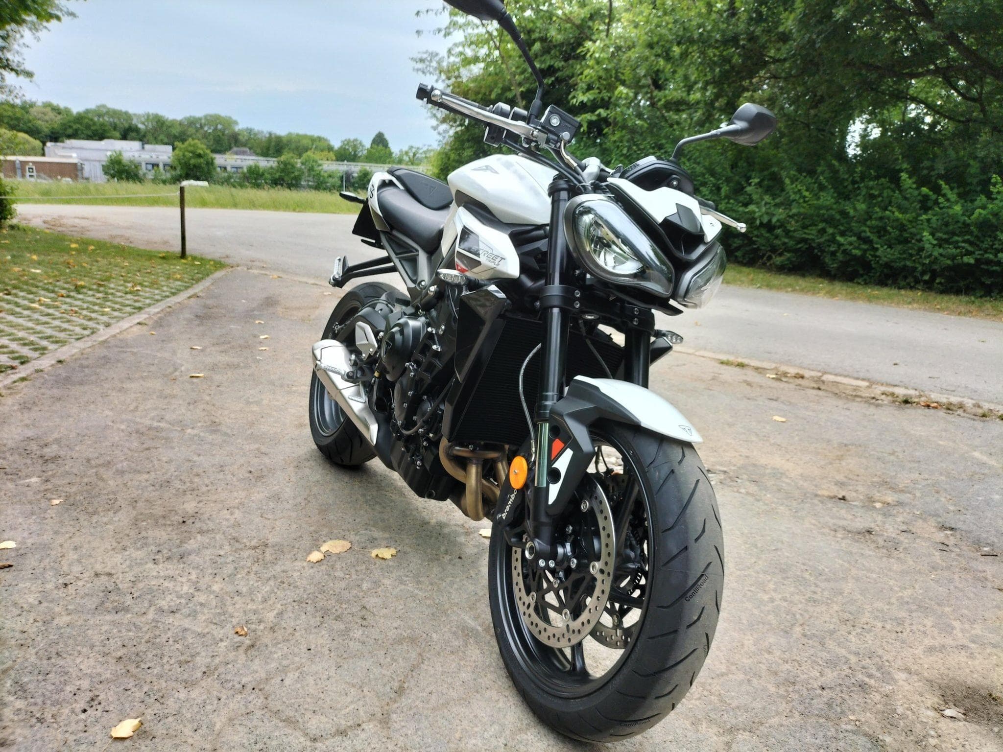 Triumph Street Triple 765R (2025) - Photo 3