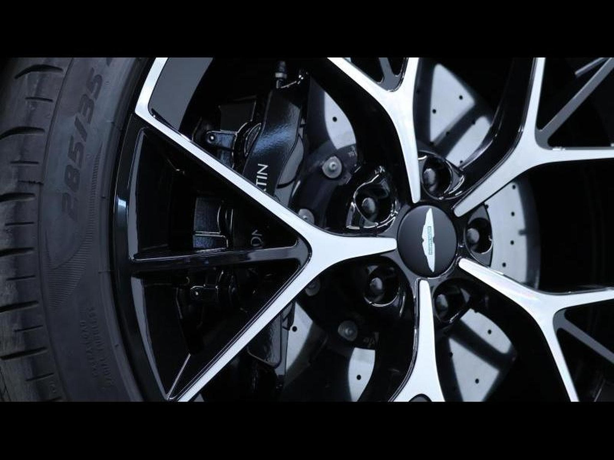 Aston-Martin DBX 707 V8 (2025) - Photo 10