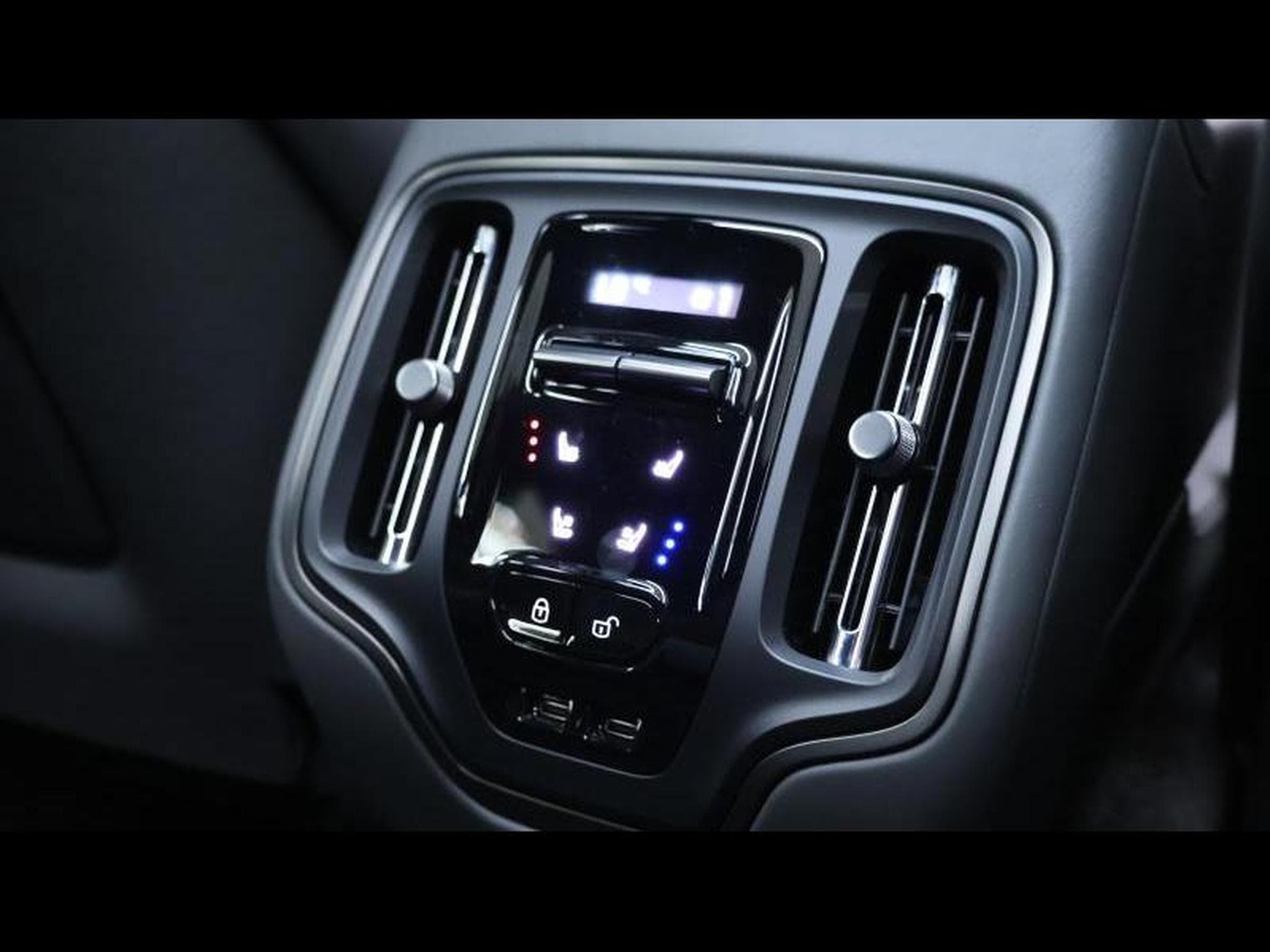 Aston-Martin DBX 707 V8 (2025) - Photo 15