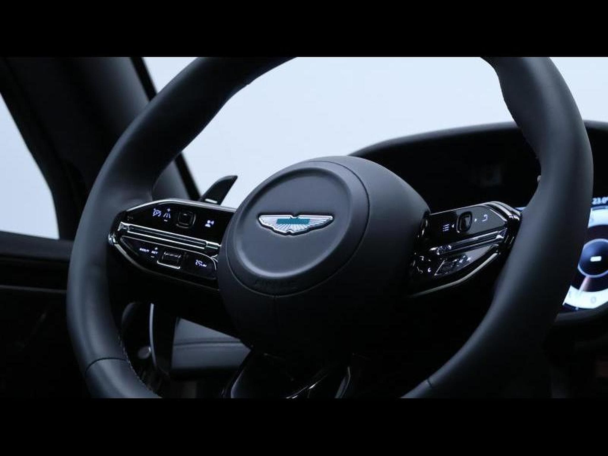 Aston-Martin DBX 707 V8 (2025) - Photo 17