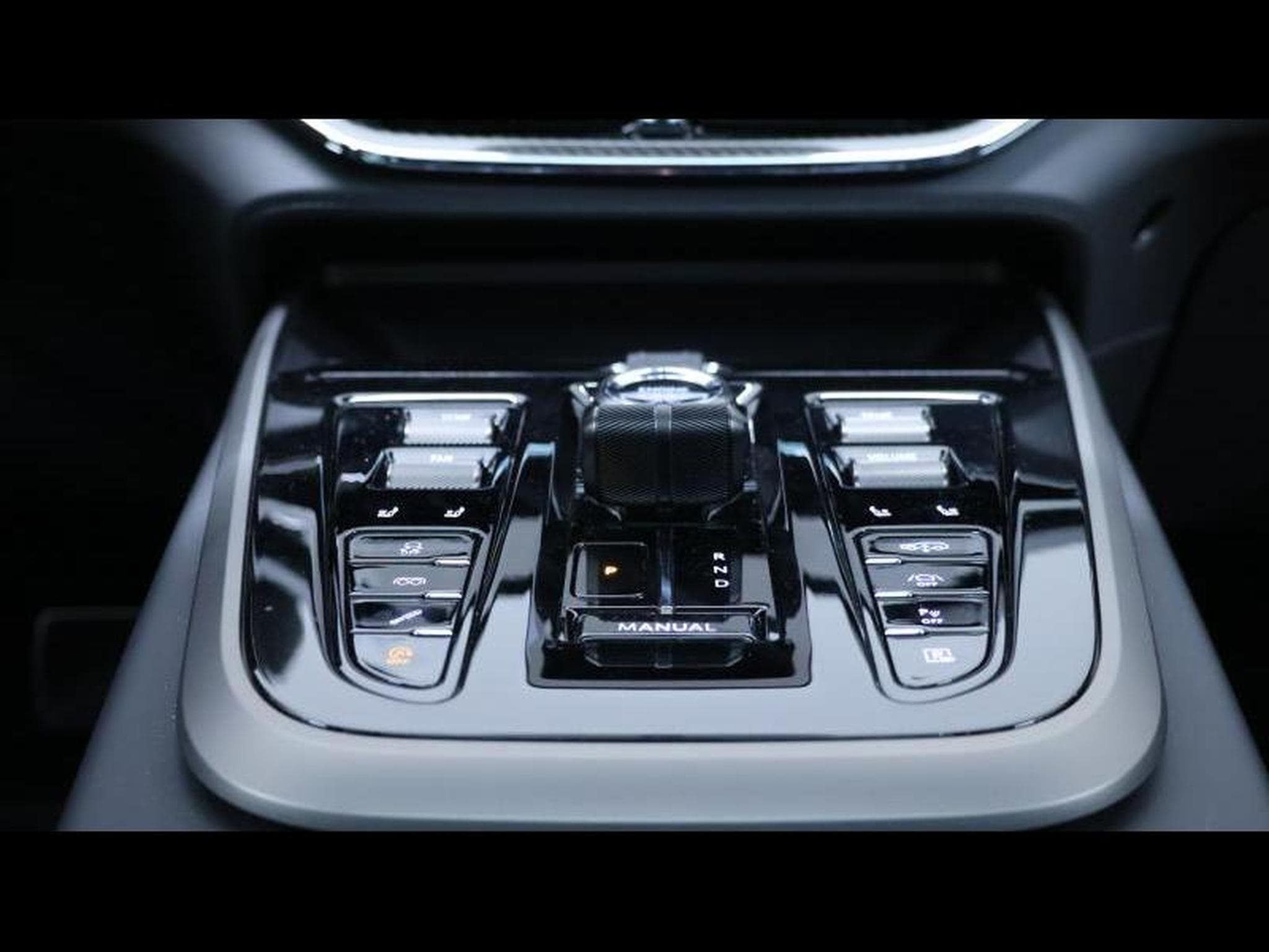 Aston-Martin DBX 707 V8 (2025) - Photo 20