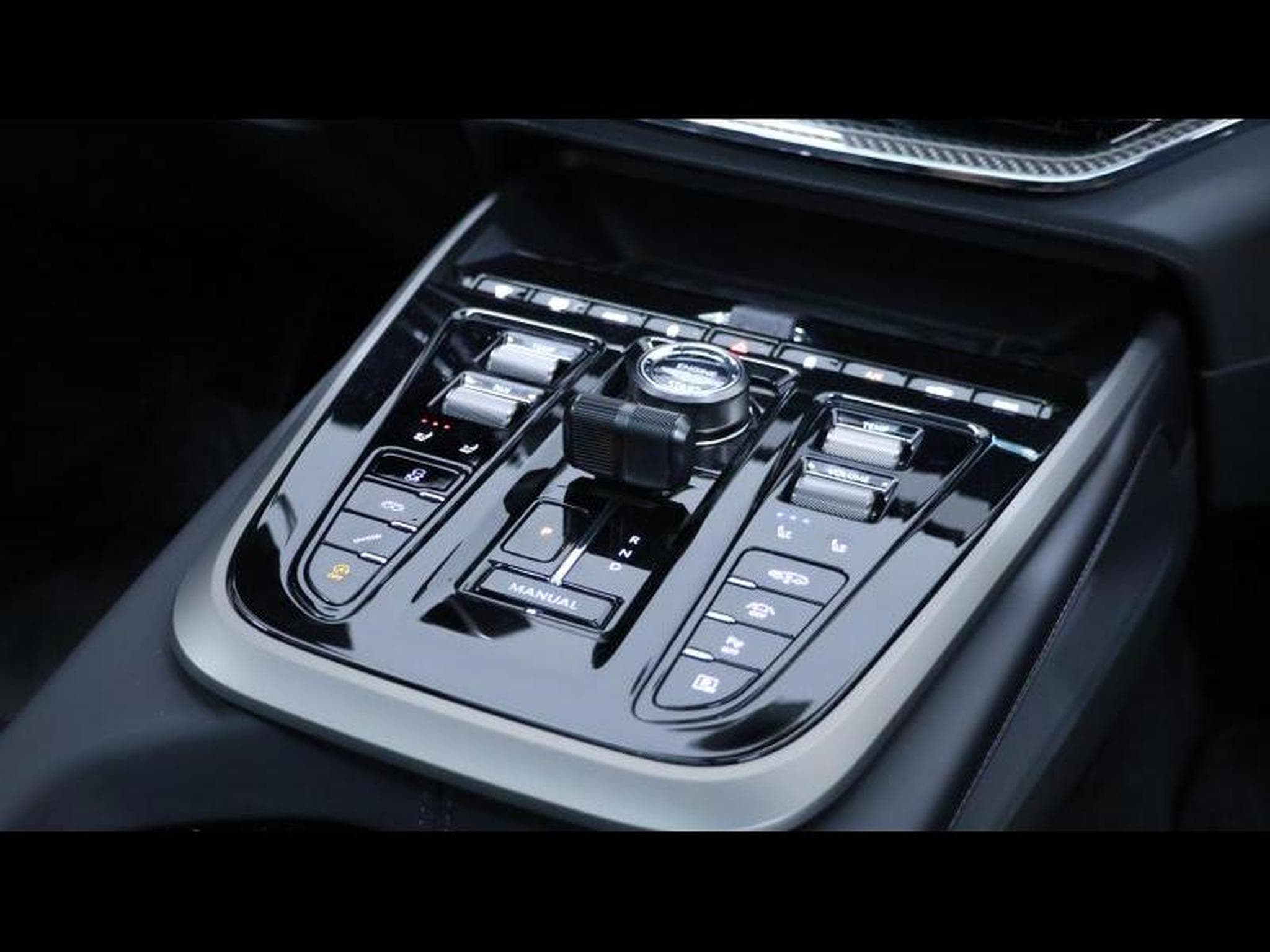 Aston-Martin DBX 707 V8 (2025) - Photo 21
