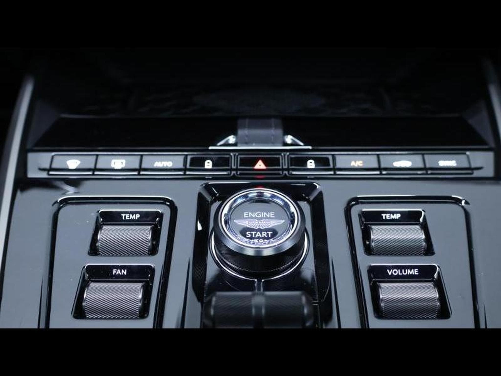Aston-Martin DBX 707 V8 (2025) - Photo 22
