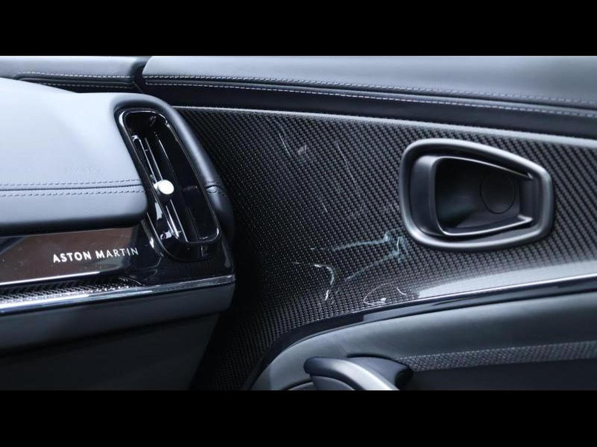 Aston-Martin DBX 707 V8 (2025) - Photo 24