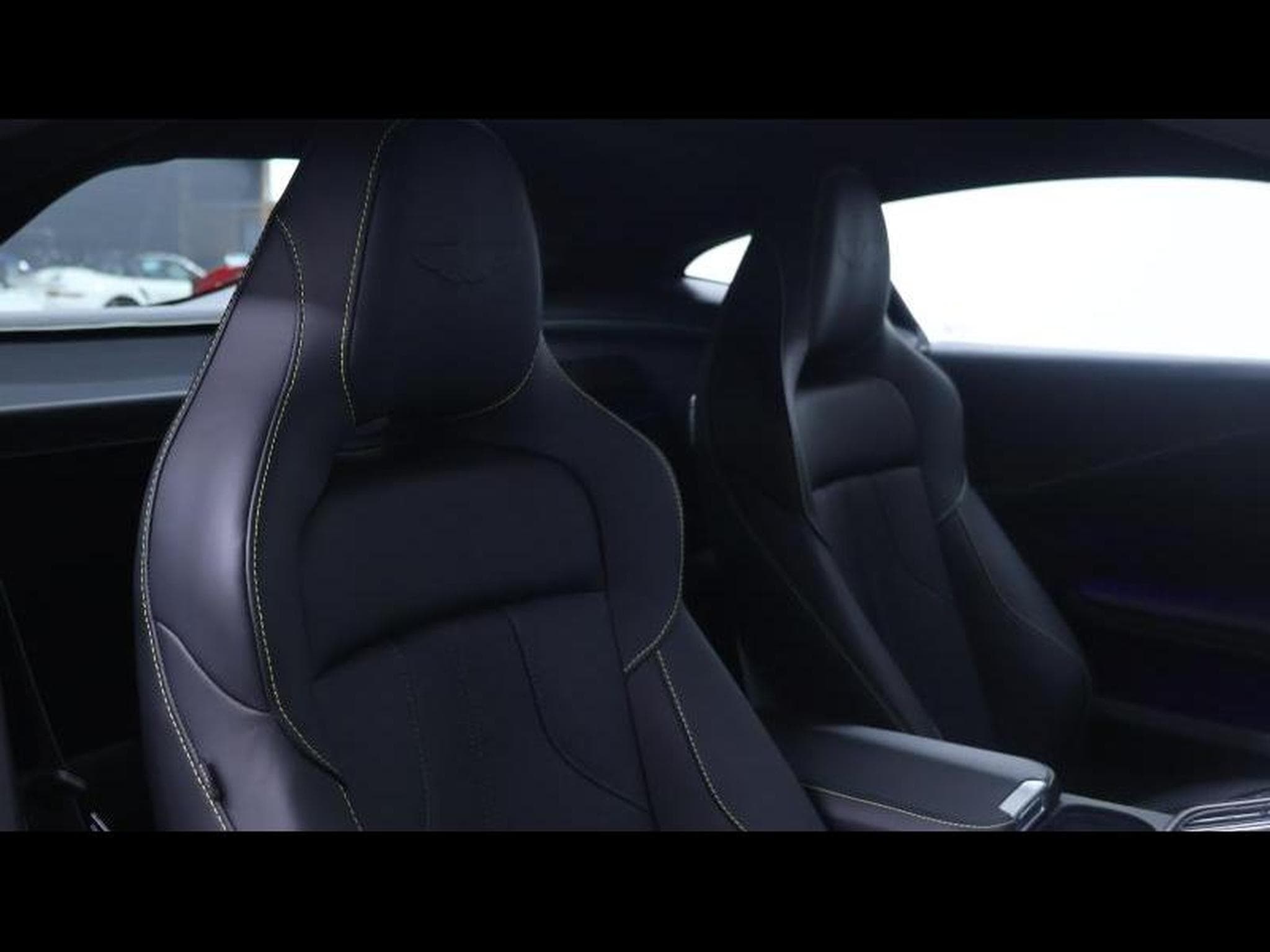 Aston-Martin V8 Vantage NEW VANTAGE V8 (2026) - Photo 11