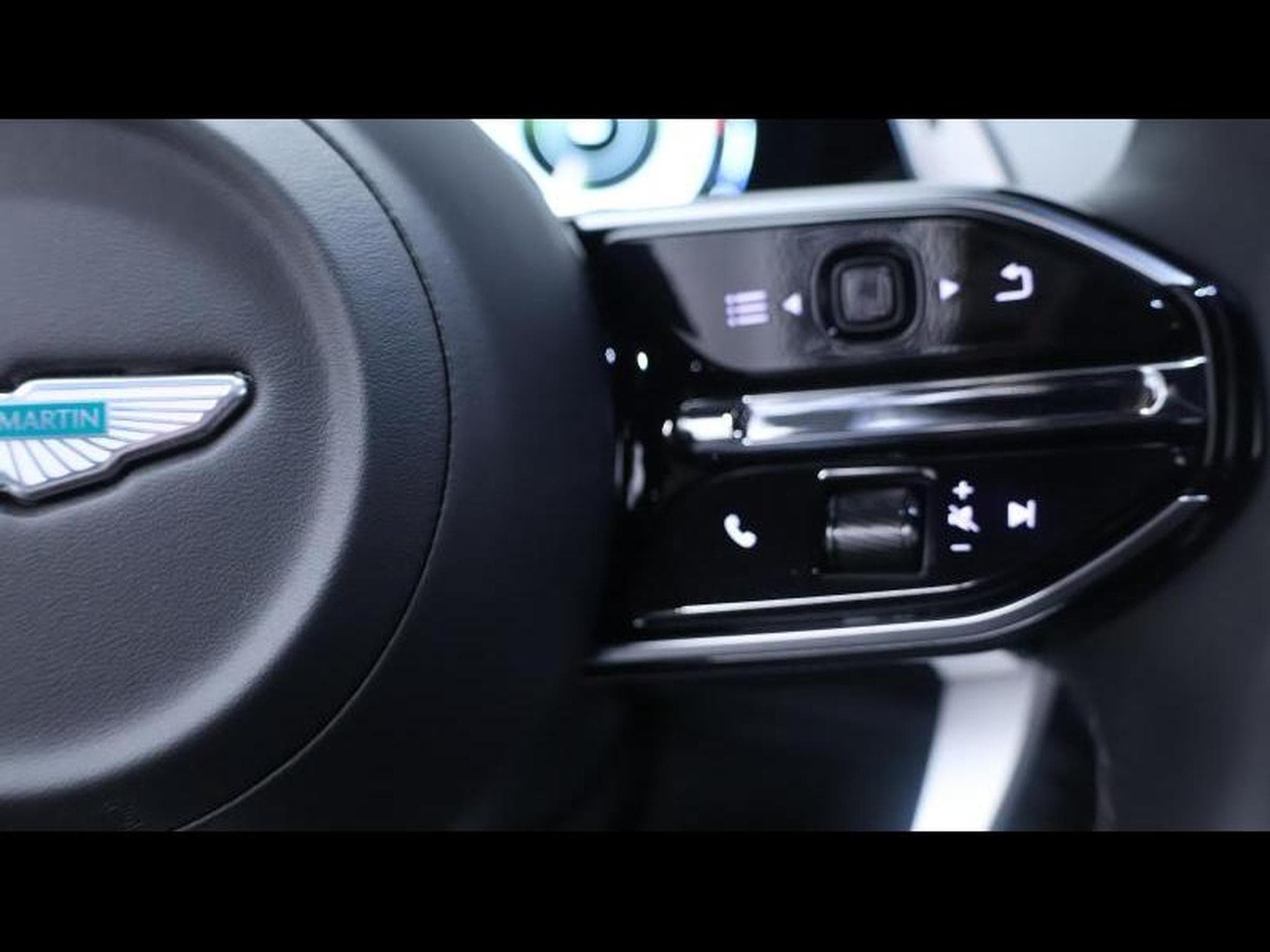 Aston-Martin V8 Vantage NEW VANTAGE V8 (2026) - Photo 16