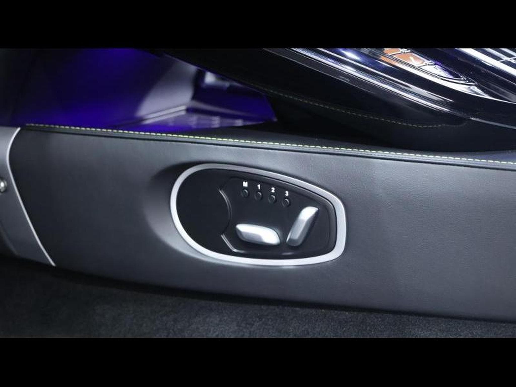 Aston-Martin V8 Vantage NEW VANTAGE V8 (2026) - Photo 25