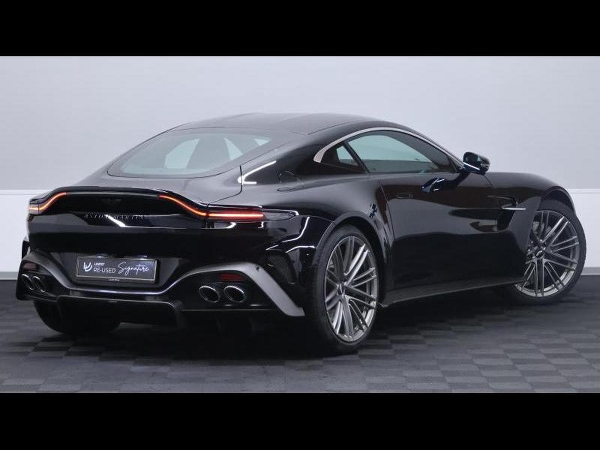 Aston-Martin V8 Vantage NEW VANTAGE V8 (2026) - Photo 4