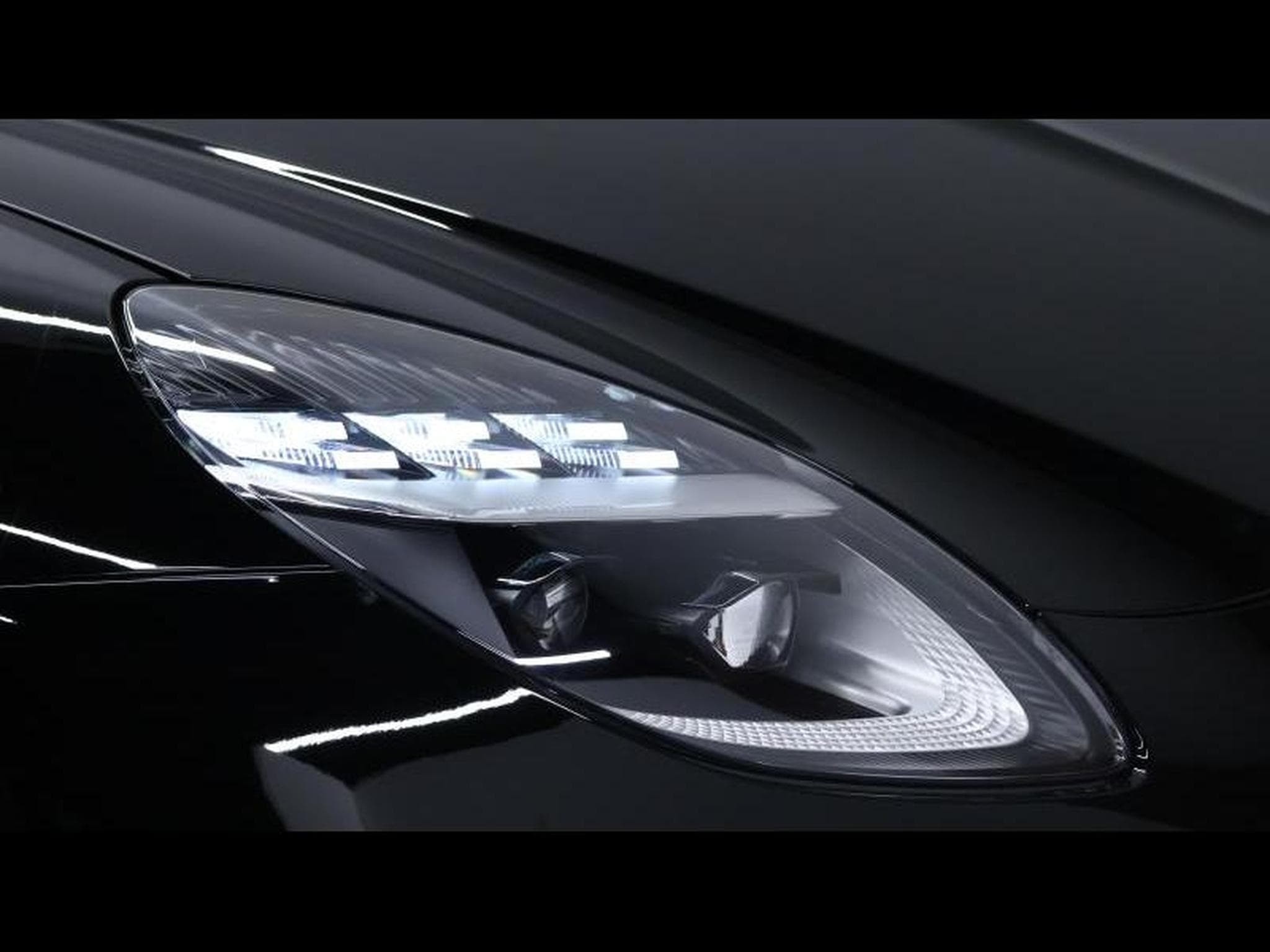 Aston-Martin V8 Vantage NEW VANTAGE V8 (2026) - Photo 6