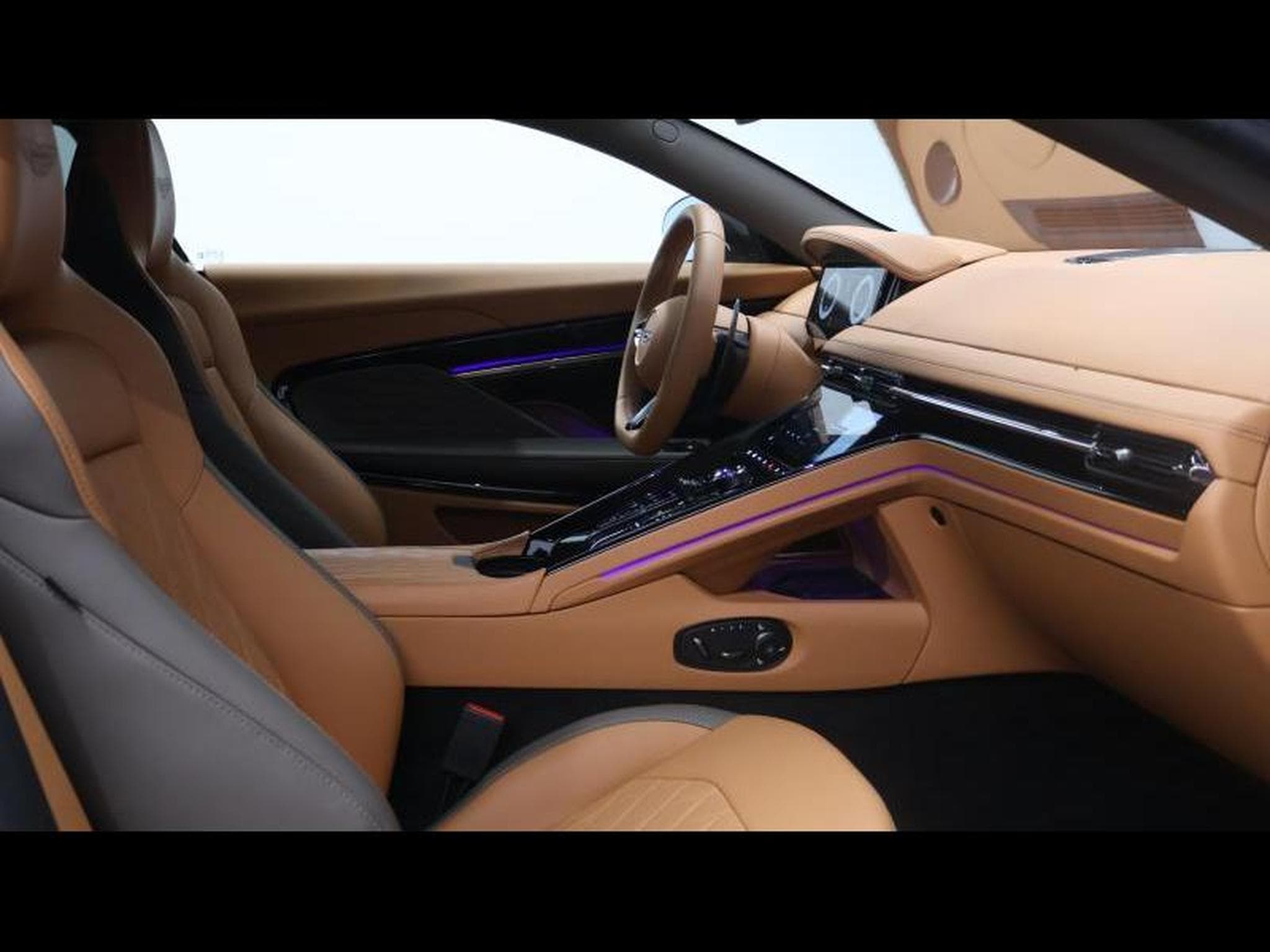 Aston-Martin DB12 Coupé (2025) - Photo 11
