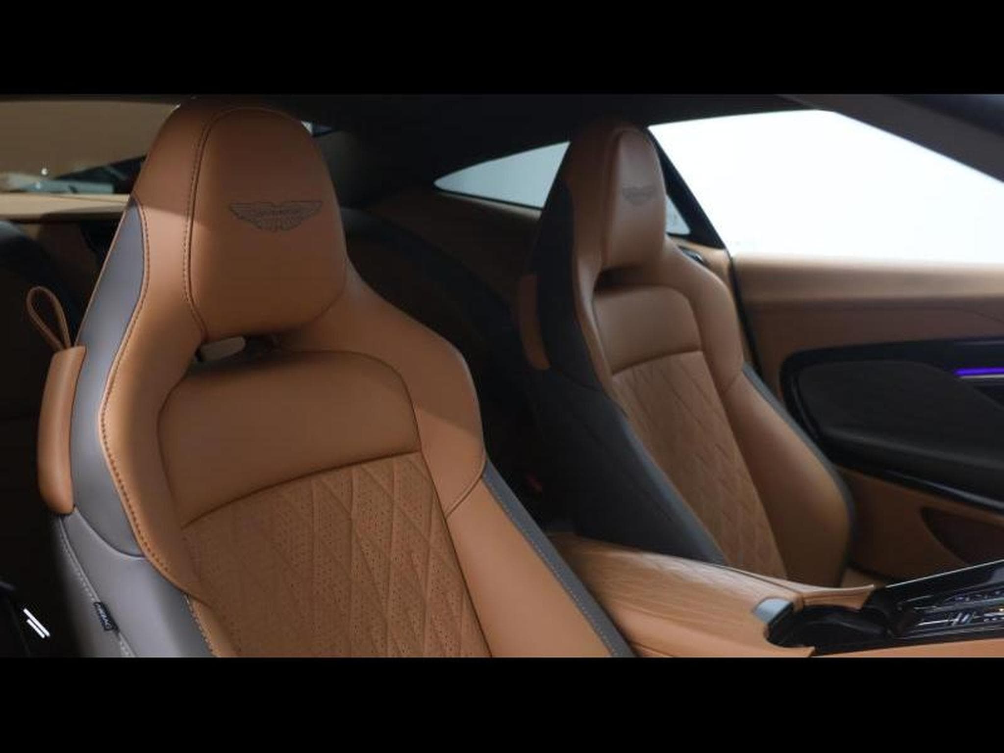 Aston-Martin DB12 Coupé (2025) - Photo 12