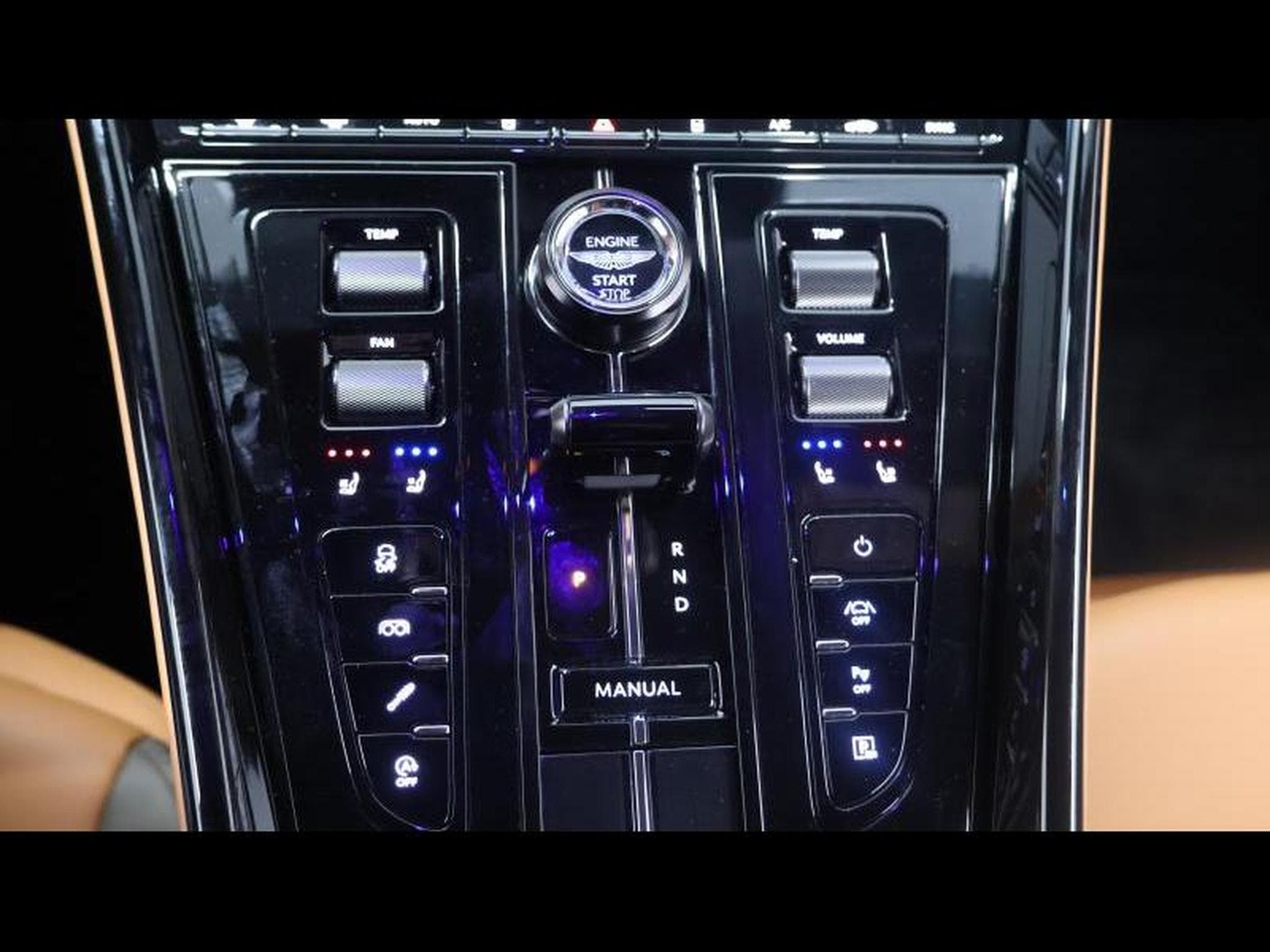 Aston-Martin DB12 Coupé (2025) - Photo 19