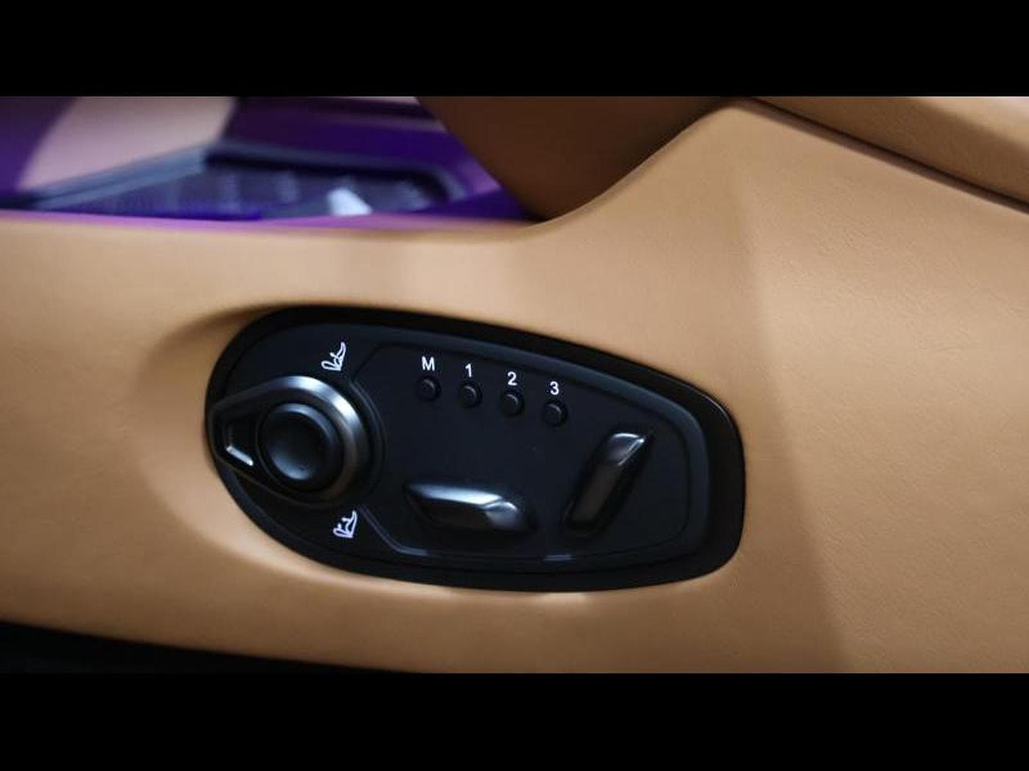 Aston-Martin DB12 Coupé (2025) - Photo 25