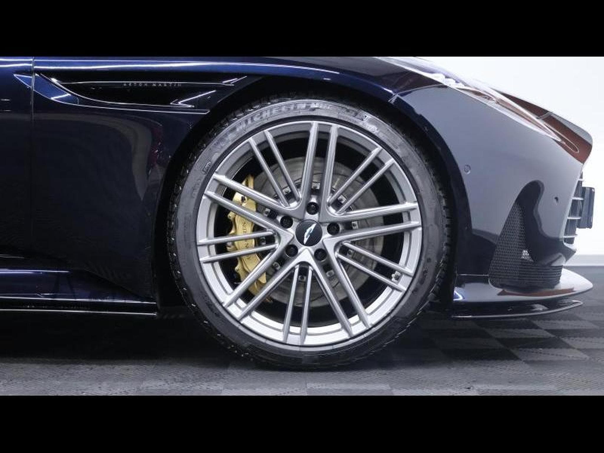 Aston-Martin DB12 Coupé (2025) - Photo 9